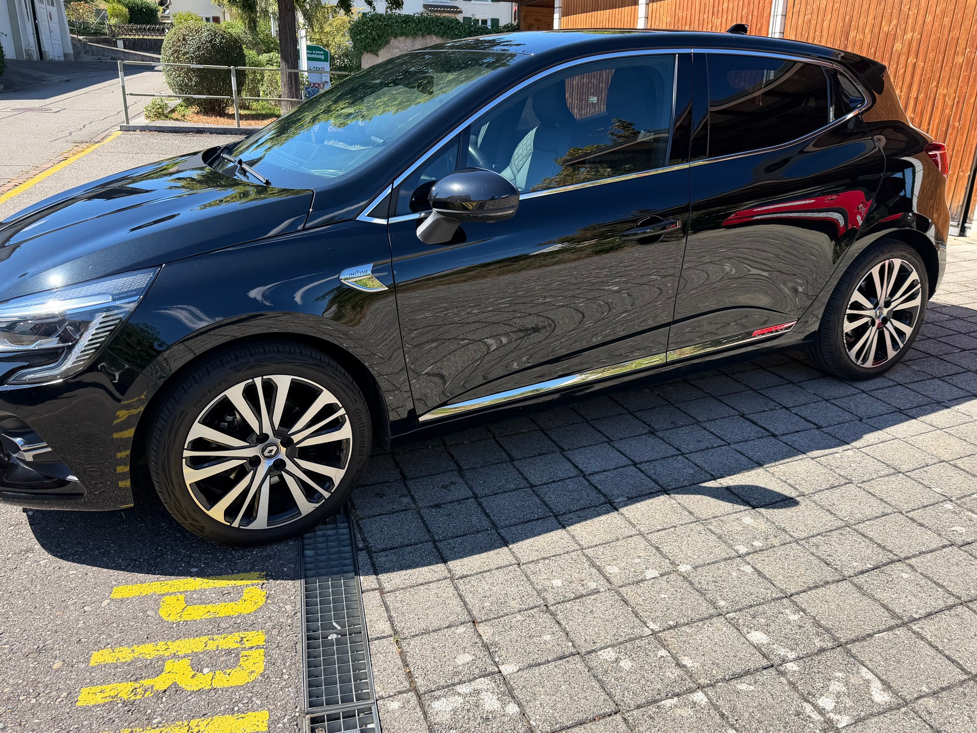 RENAULT Clio 1.3 Initiale EDC-showroom-element-1