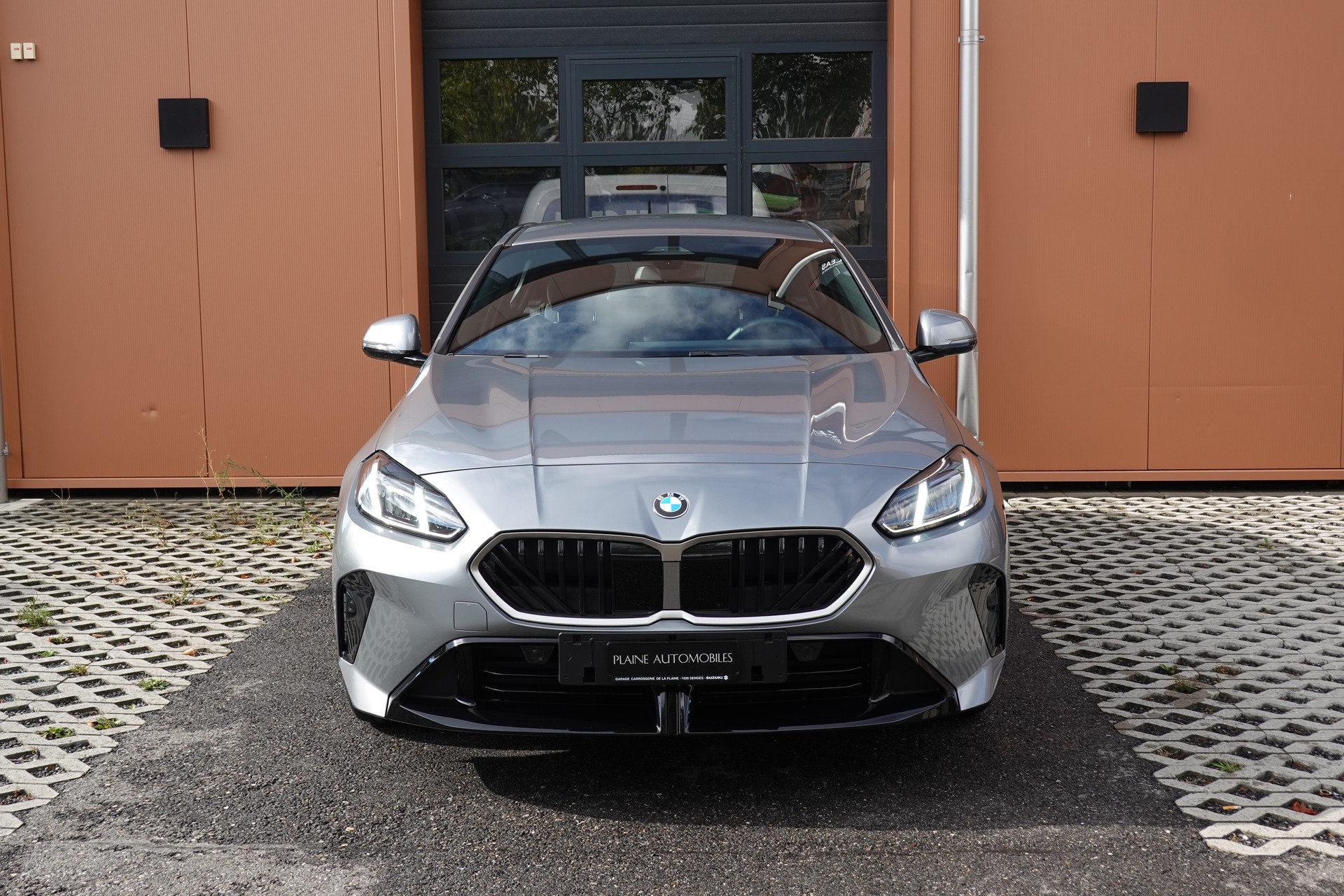 BMW 120 M Sport Steptronic - "LEASING DES 2,9% * Caméra Recul + Capteurs * Drive Select * Cuir/Alcantara"-image-1