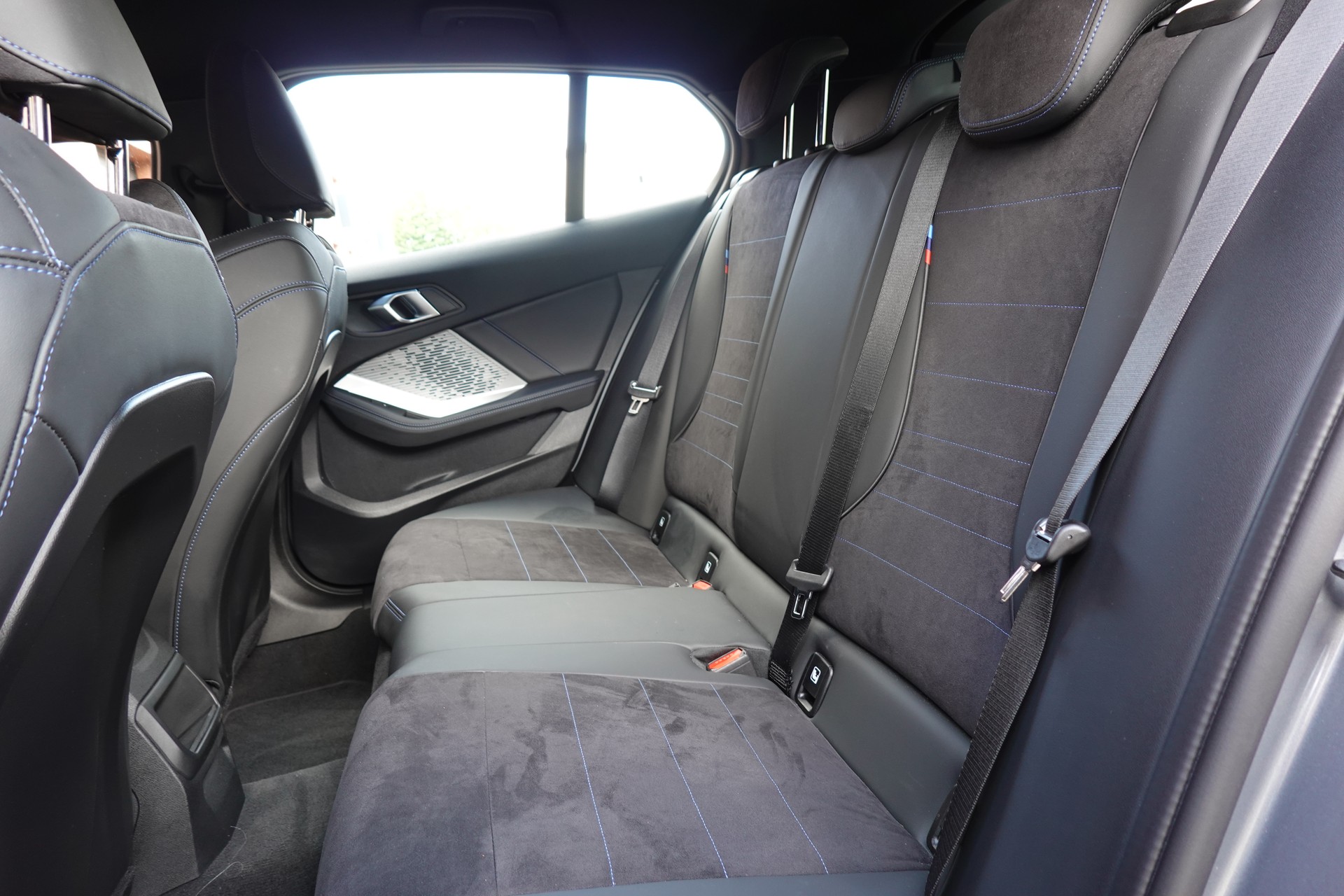 BMW 120 M Sport Steptronic - "LEASING DES 2,9% * Caméra Recul + Capteurs * Drive Select * Cuir/Alcantara"-image-23