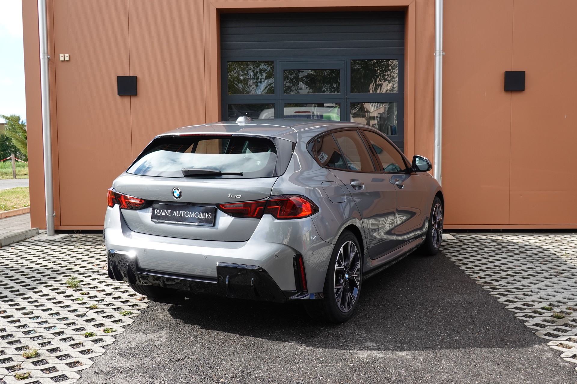 BMW 120 M Sport Steptronic - "LEASING DES 2,9% * Caméra Recul + Capteurs * Drive Select * Cuir/Alcantara"-image-7