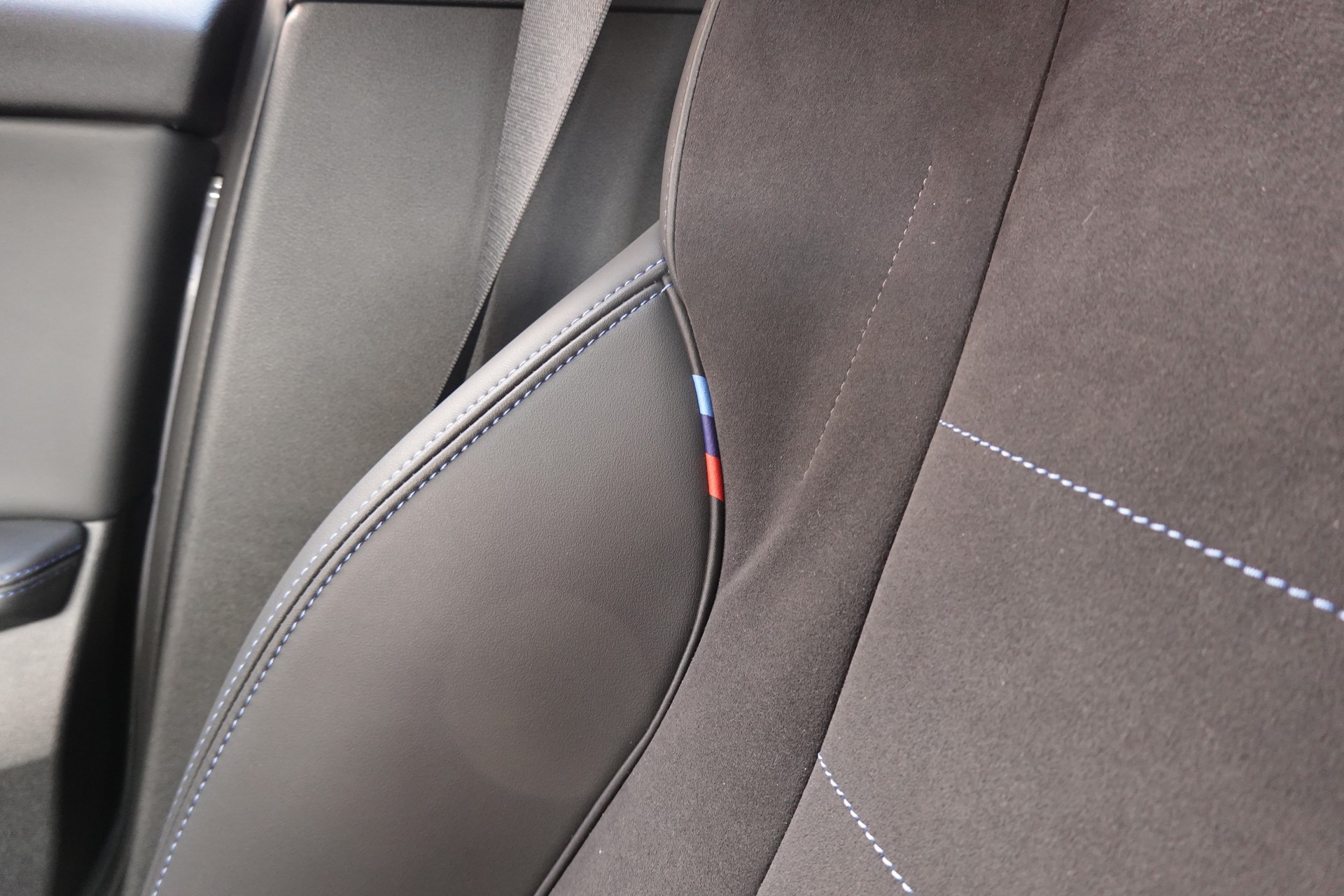 BMW 120 M Sport Steptronic - "LEASING DES 2,9% * Caméra Recul + Capteurs * Drive Select * Cuir/Alcantara"-image-24