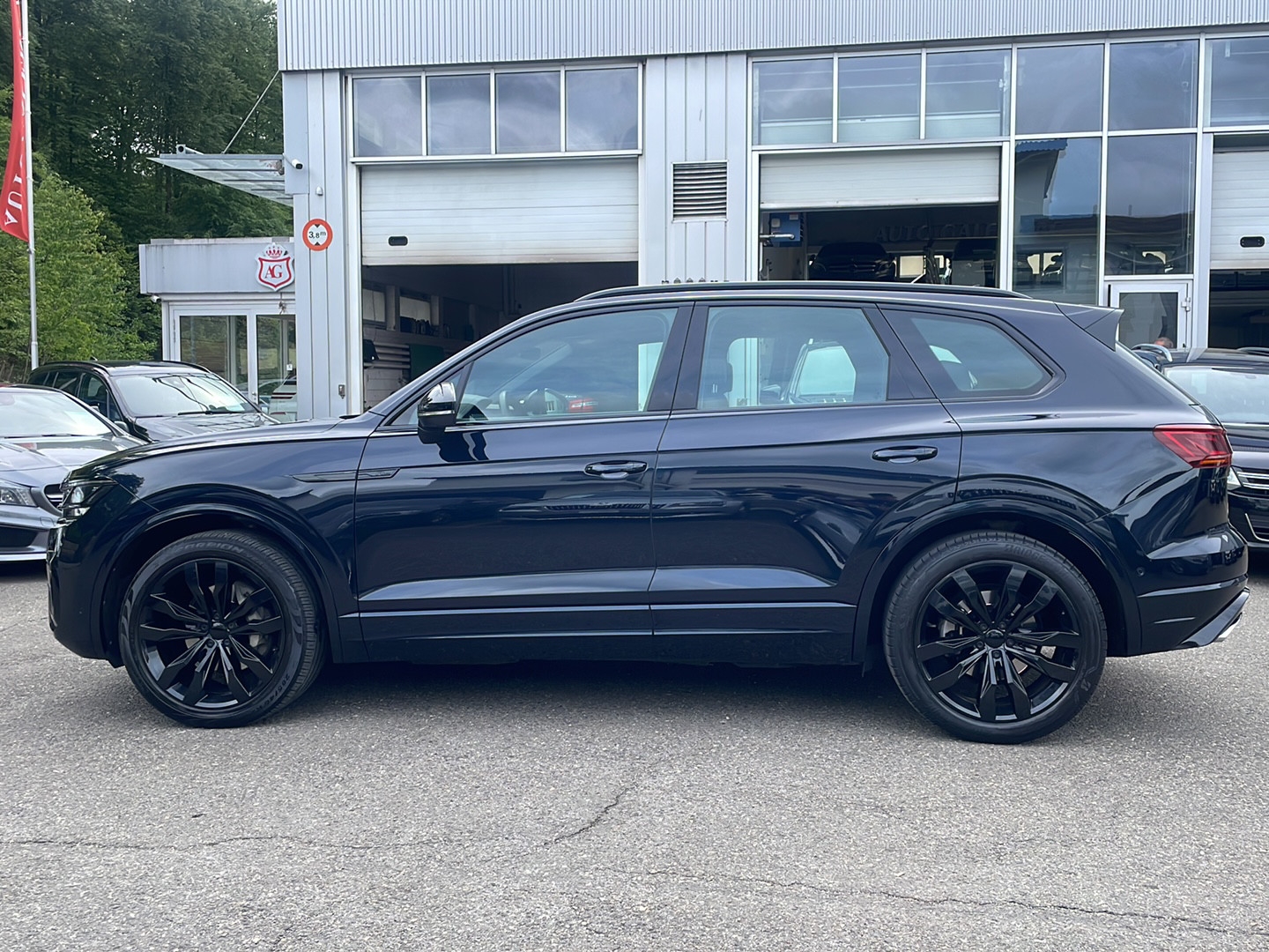VW Touareg 3.0 TDI R Line Tiptronic-showroom-element-1