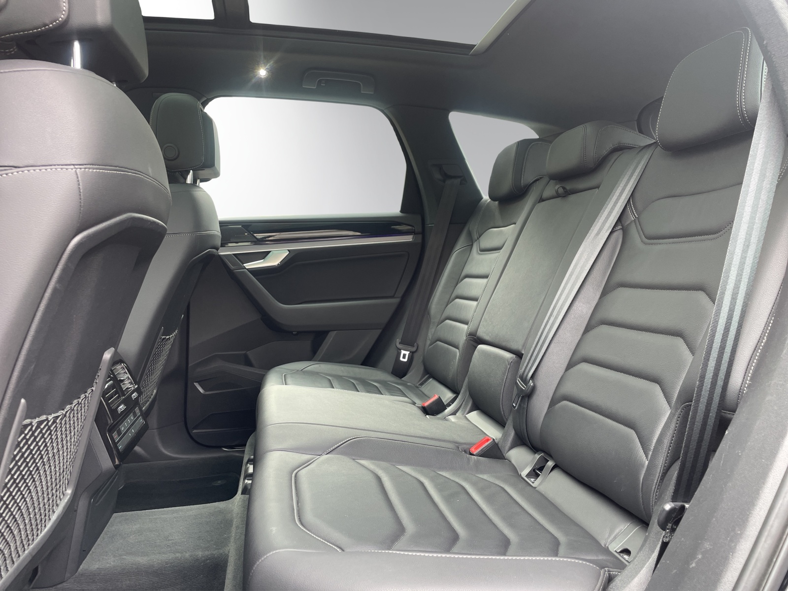 VW Touareg 3.0 TDI R Line Tiptronic-image-10