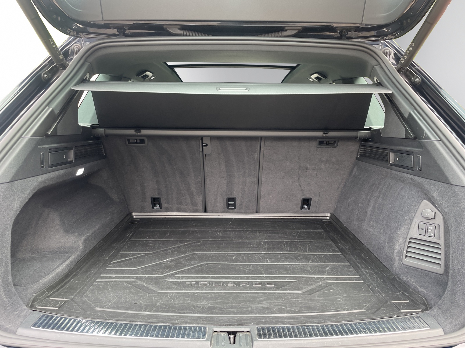 VW Touareg 3.0 TDI R Line Tiptronic-image-19