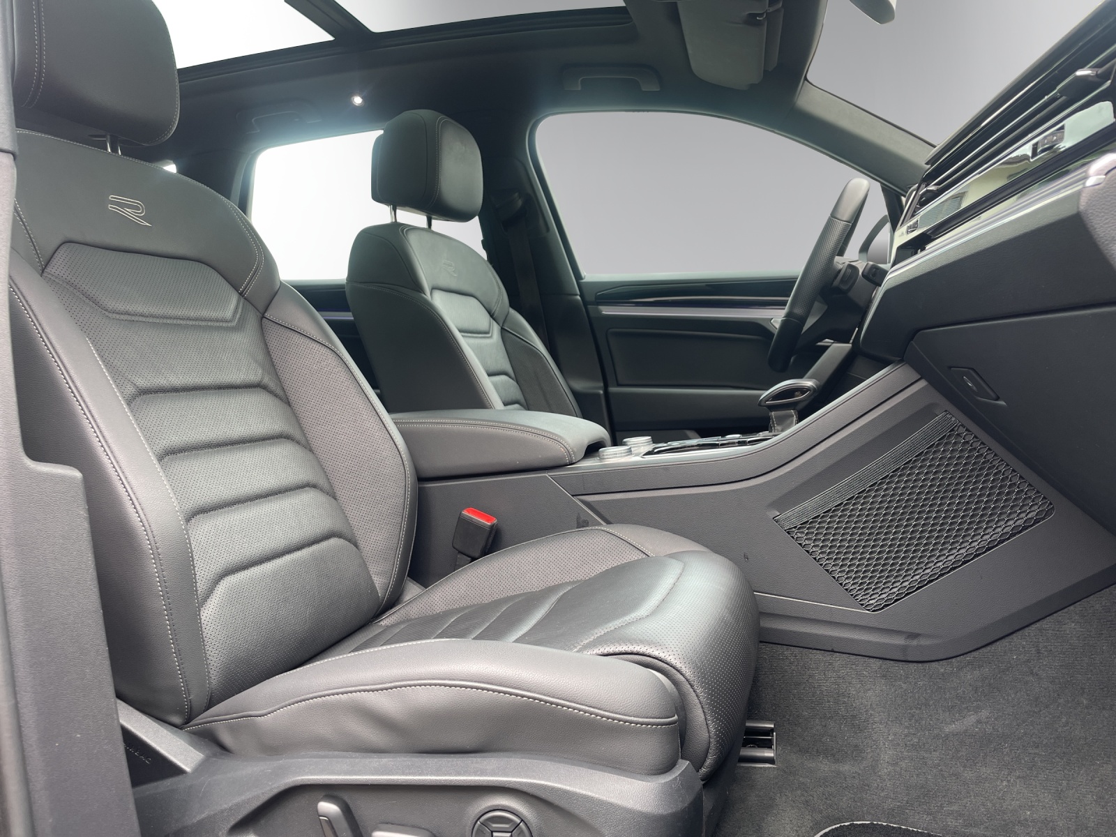 VW Touareg 3.0 TDI R Line Tiptronic-image-12