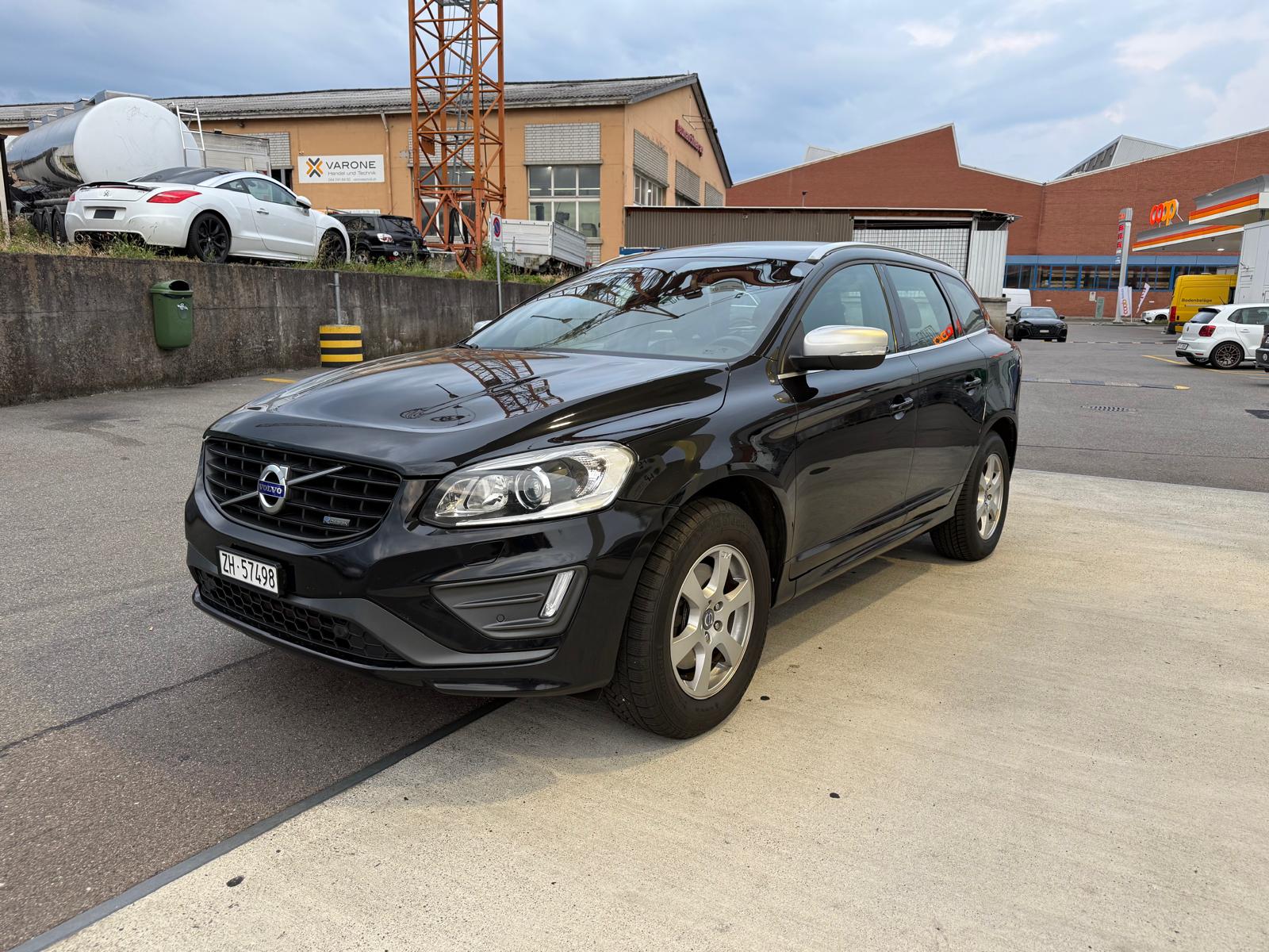VOLVO 2.4 D5 Kinetic R-Design AWD-image-0