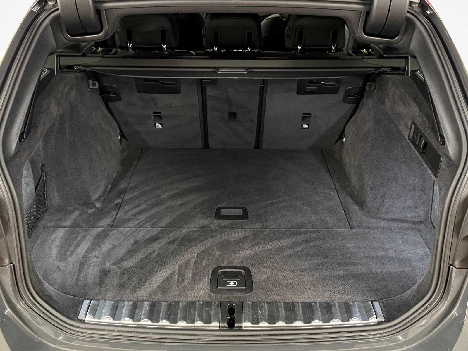BMW M340d xDrive Touring-image-13