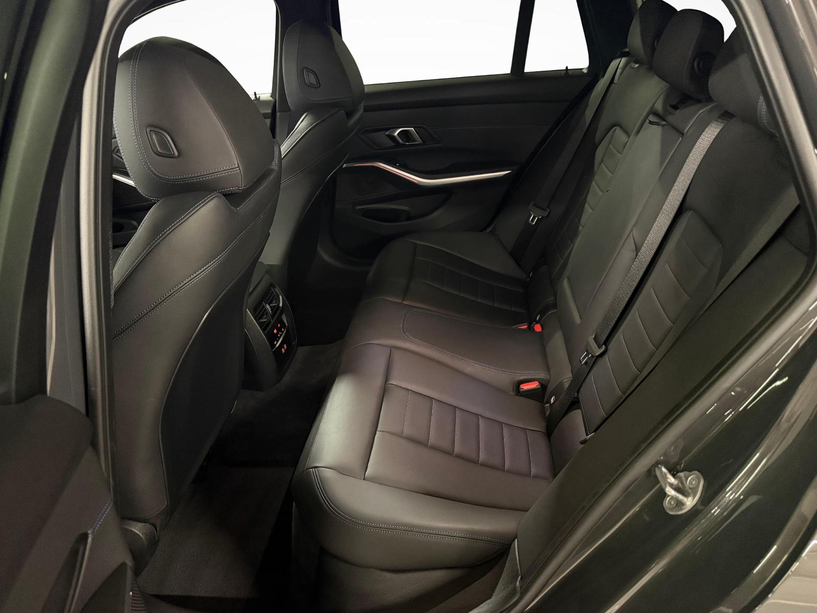 BMW M340d xDrive Touring-image-10