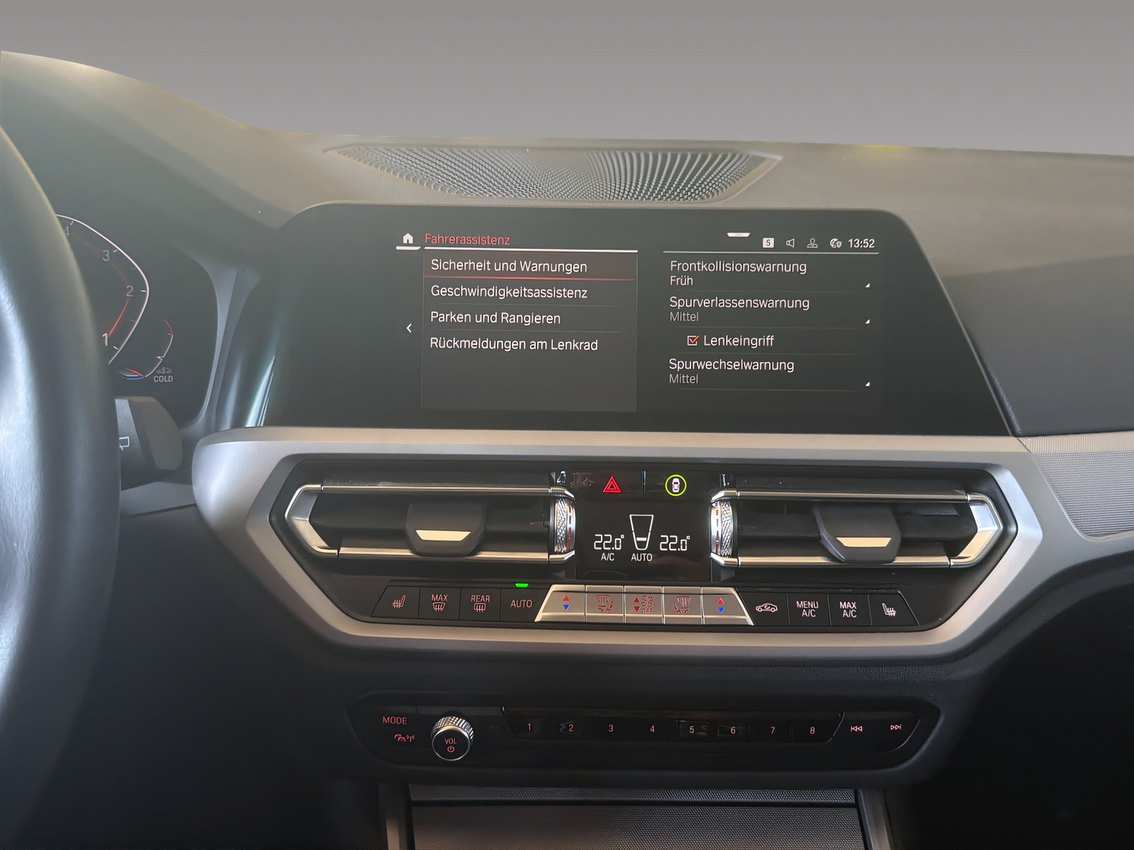 BMW 320d xDrive-image-13