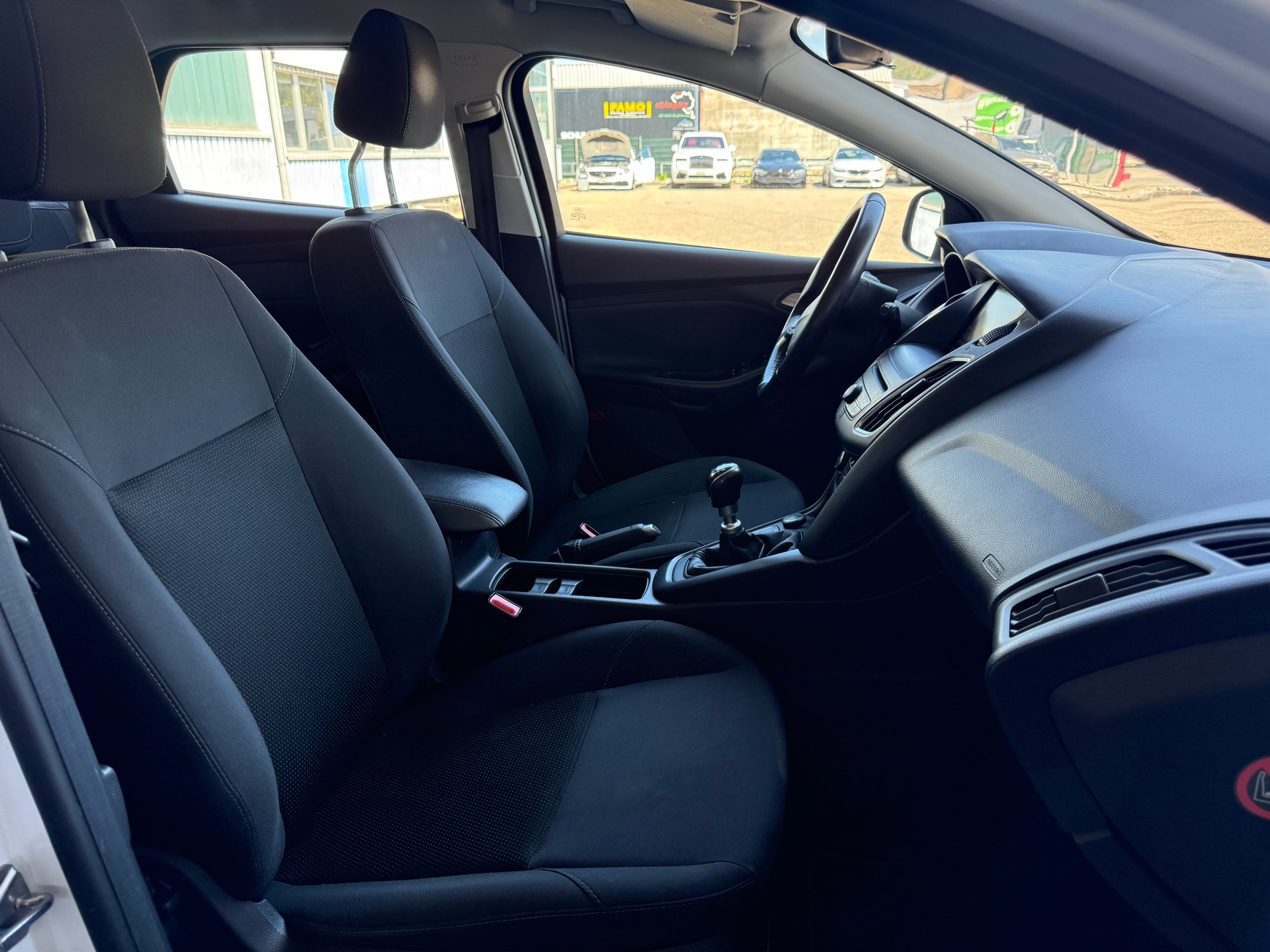 FORD Focus 1.5 TDCi Titanium-image-9
