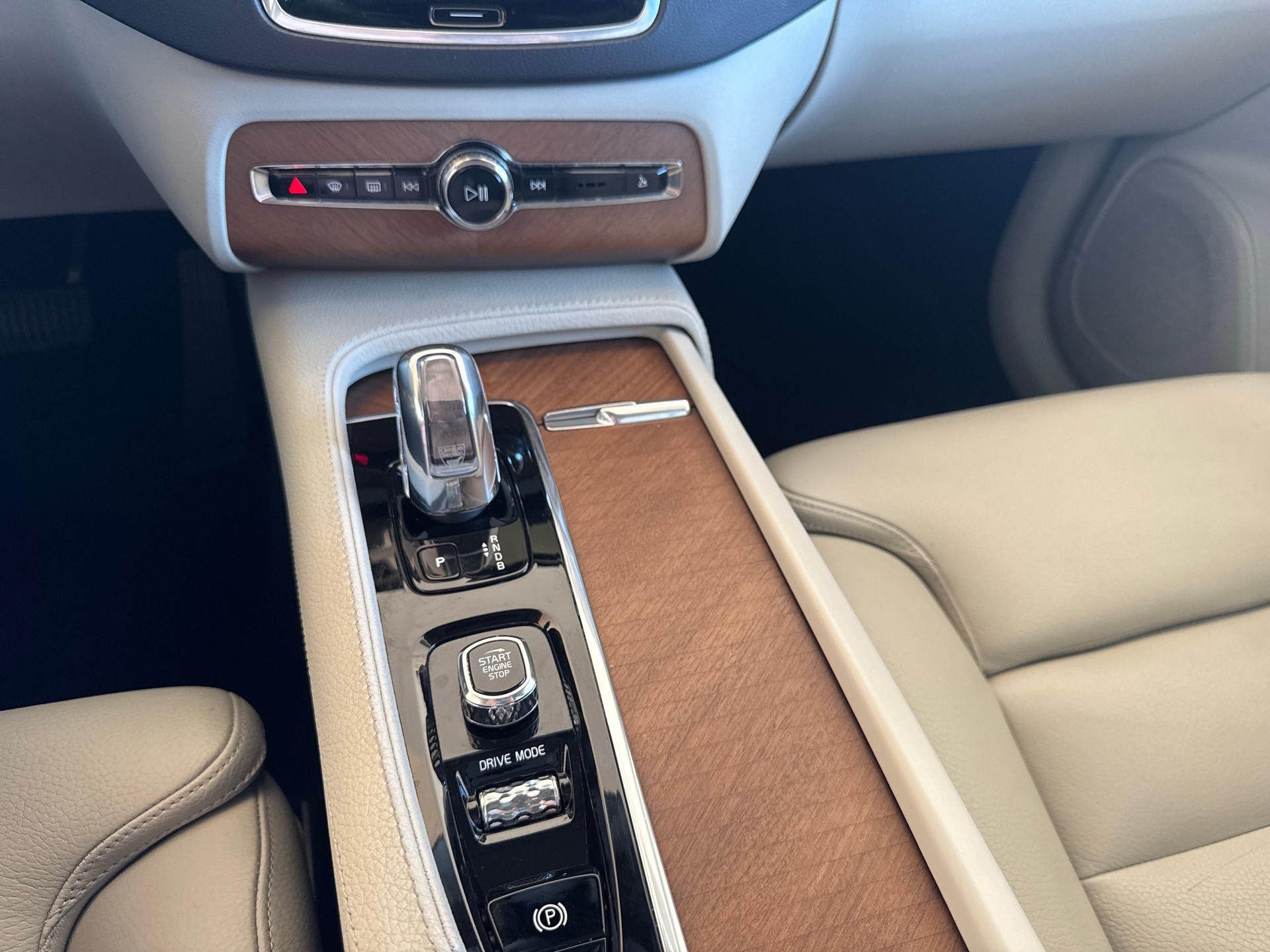 VOLVO XC90 2.0 T8 TE Inscription 7P. eAWD-image-16
