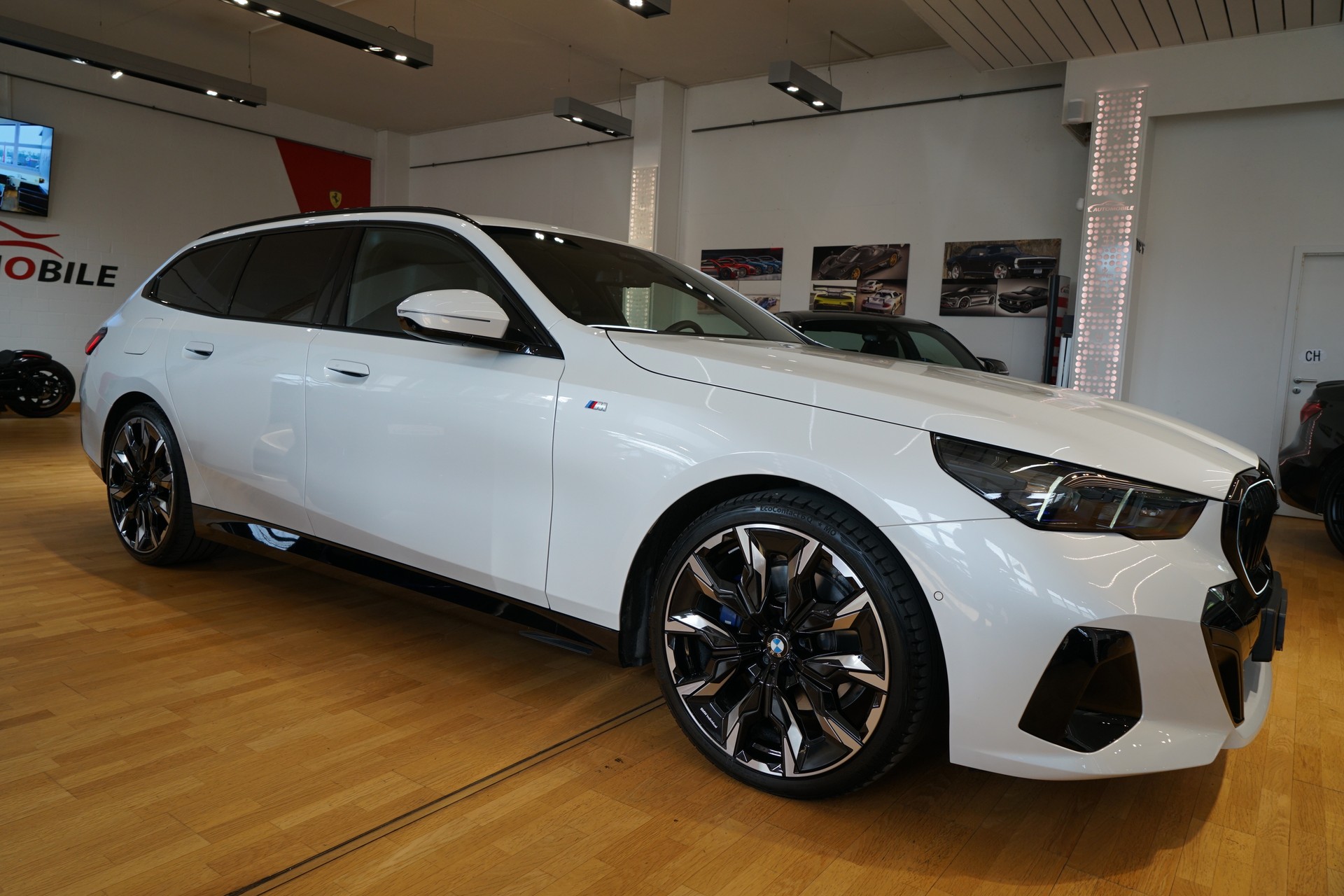 BMW 520d xDrive 48V Touring M Sport Pro Steptronic-image-8