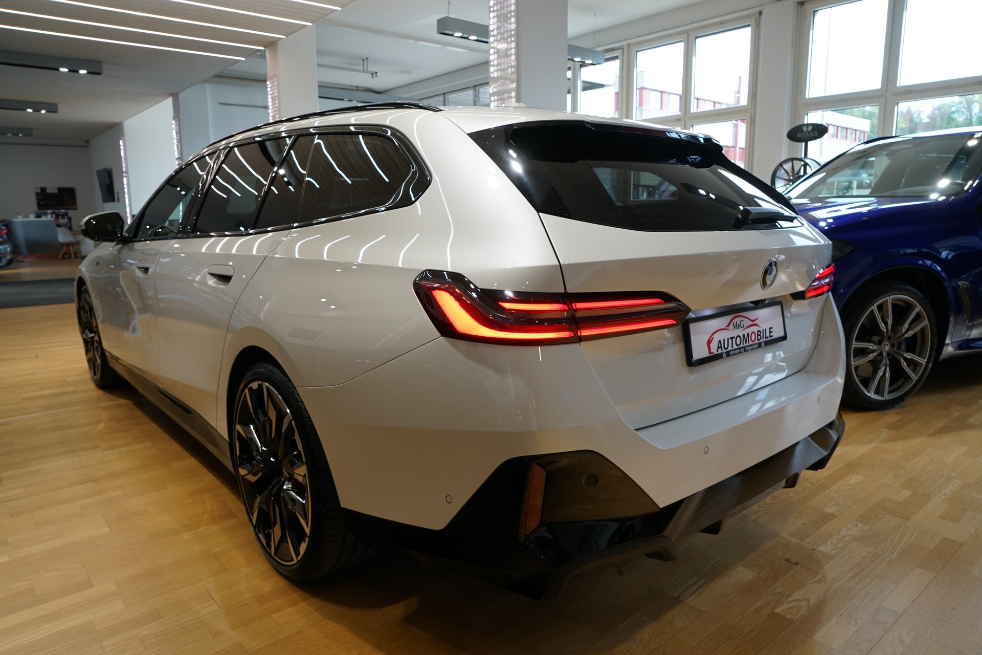 BMW 520d xDrive 48V Touring M Sport Pro Steptronic-image-4