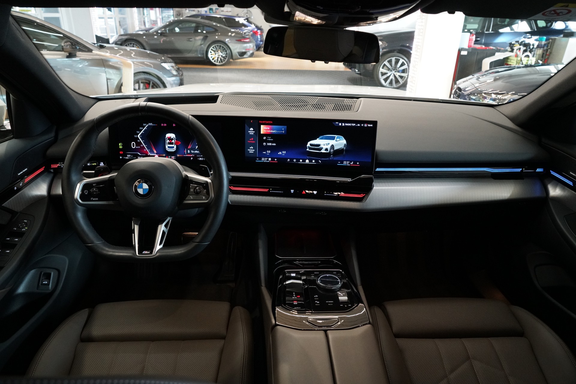 BMW 520d xDrive 48V Touring M Sport Pro Steptronic-image-11