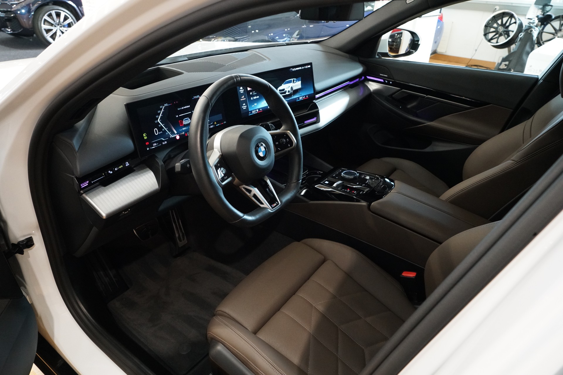 BMW 520d xDrive 48V Touring M Sport Pro Steptronic-image-10