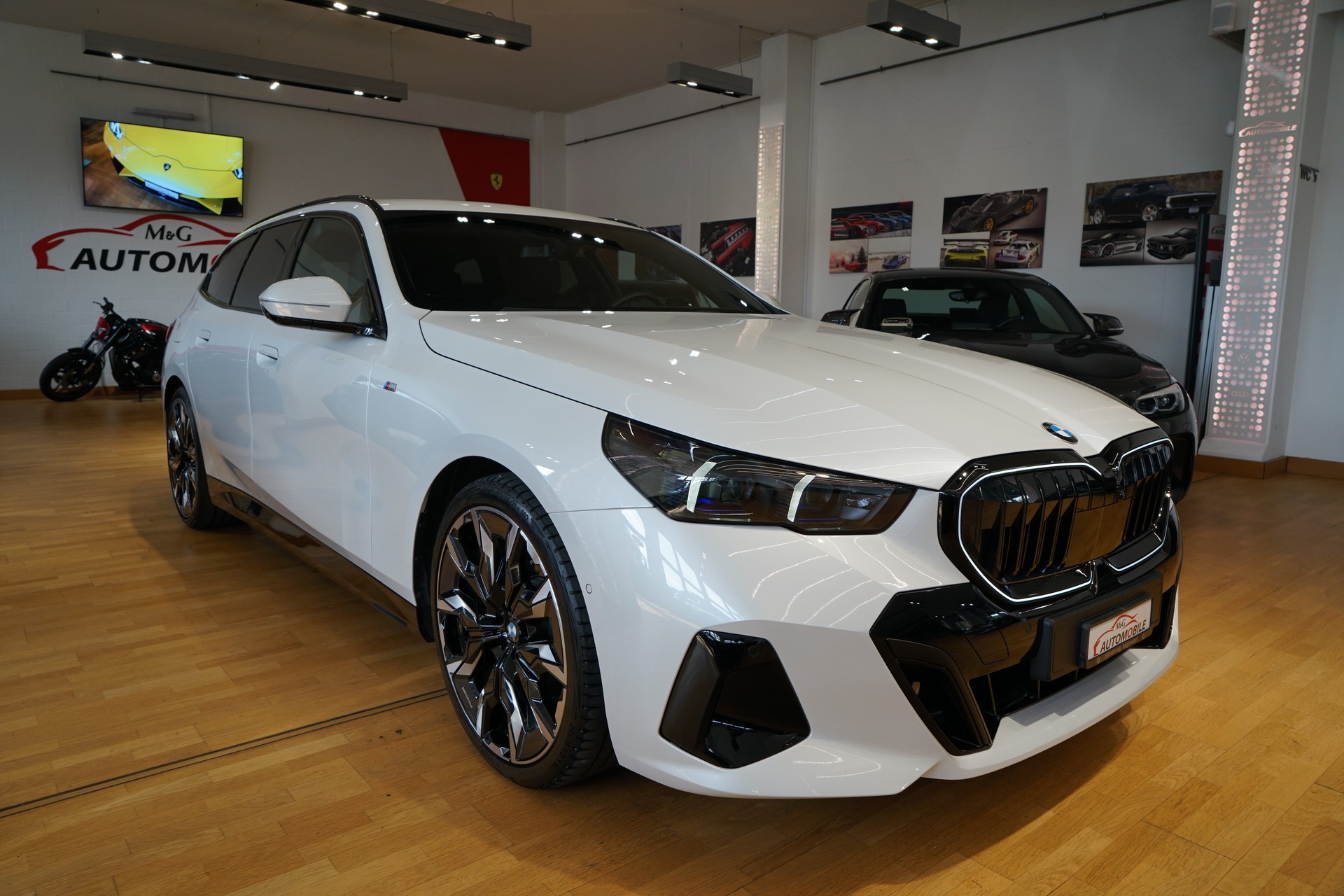 BMW 520d xDrive 48V Touring M Sport Pro Steptronic-image-2
