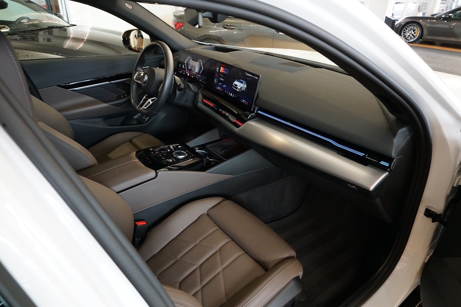BMW 520d xDrive 48V Touring M Sport Pro Steptronic-image-12