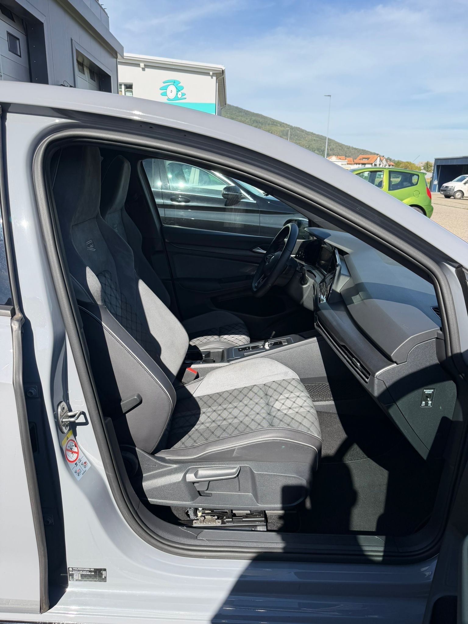 VW Golf 1.5 eTSI mHEV ACT R-Line DSG-image-21