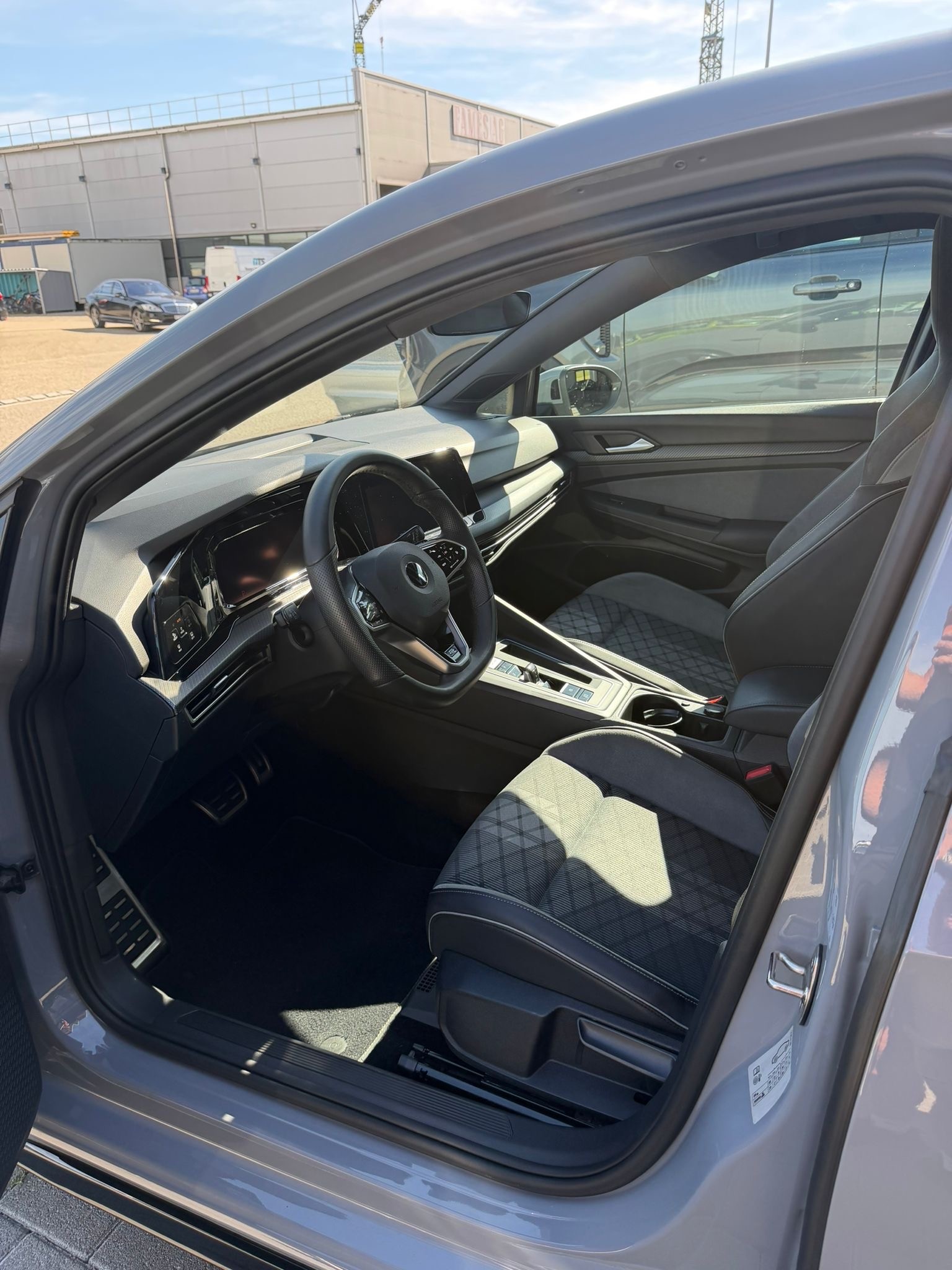 VW Golf 1.5 eTSI mHEV ACT R-Line DSG-image-17