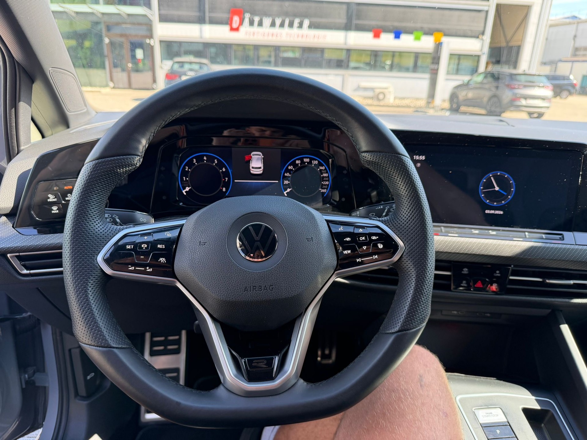 VW Golf 1.5 eTSI mHEV ACT R-Line DSG-image-11