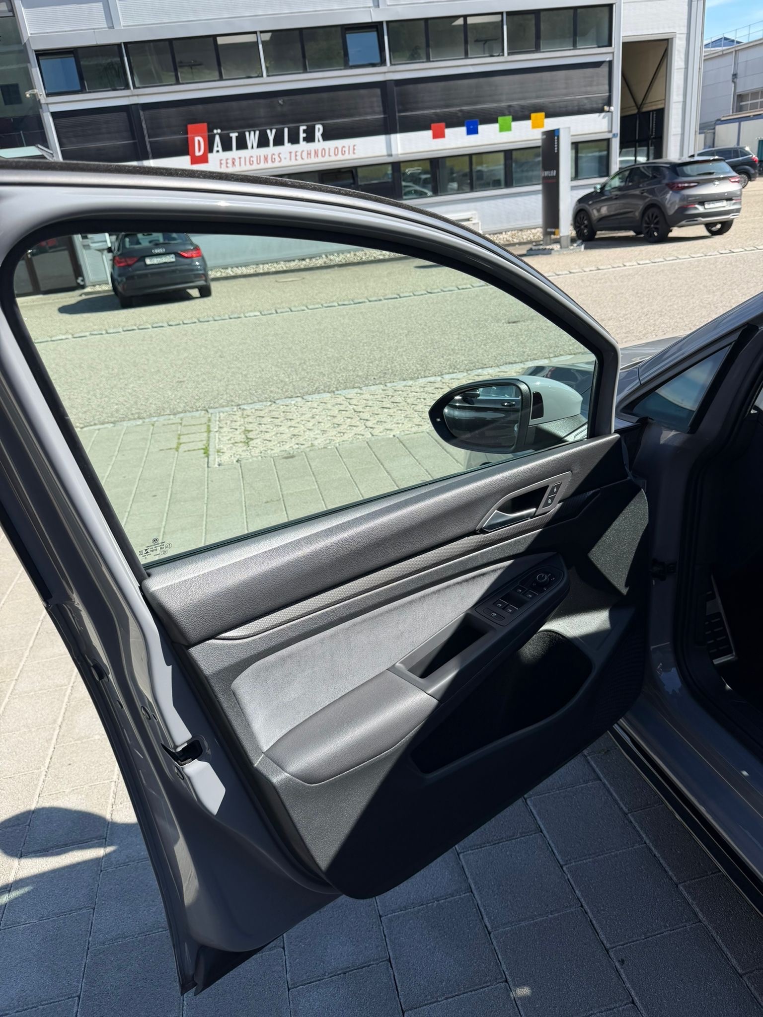 VW Golf 1.5 eTSI mHEV ACT R-Line DSG-image-24