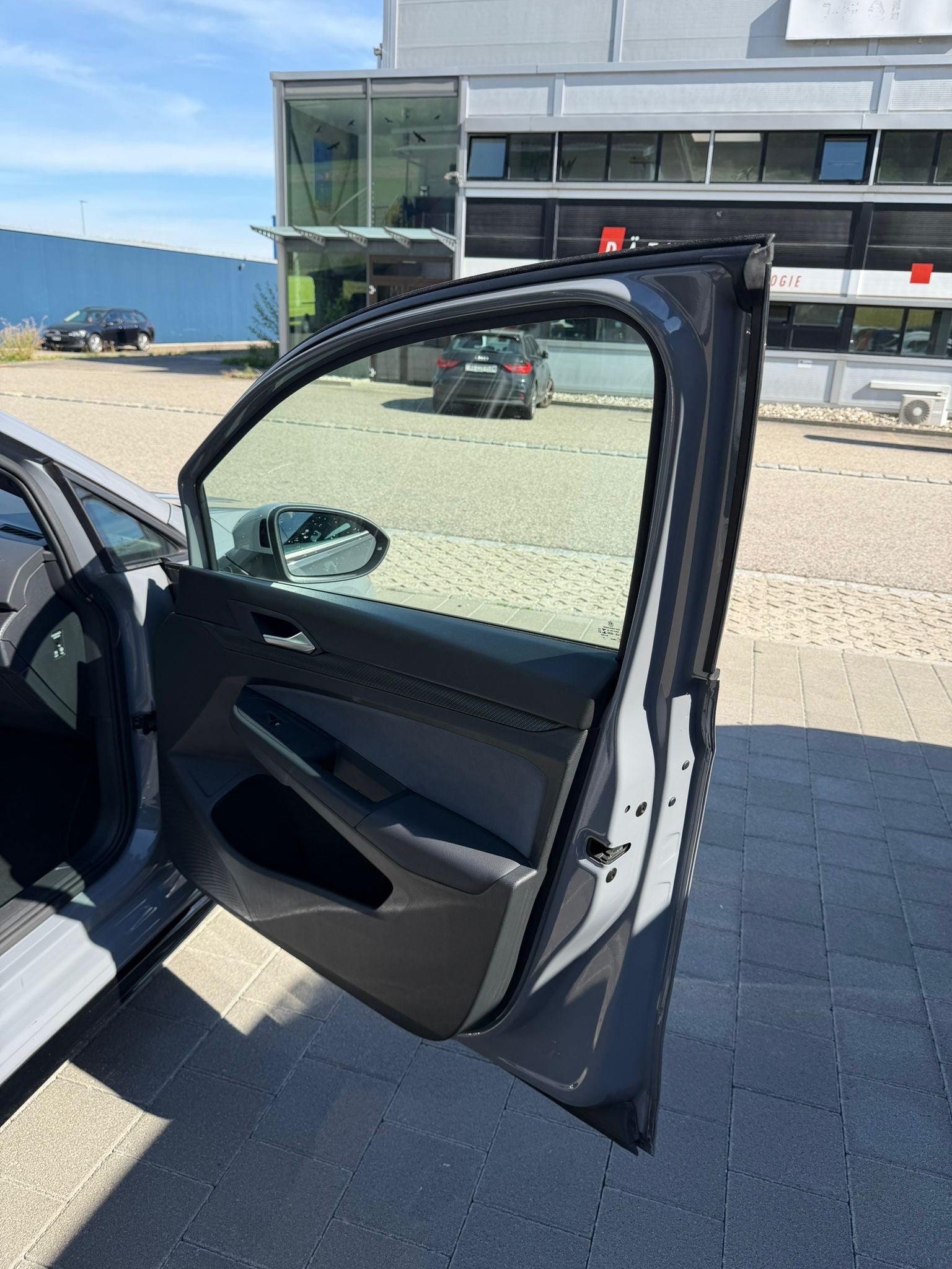 VW Golf 1.5 eTSI mHEV ACT R-Line DSG-image-18