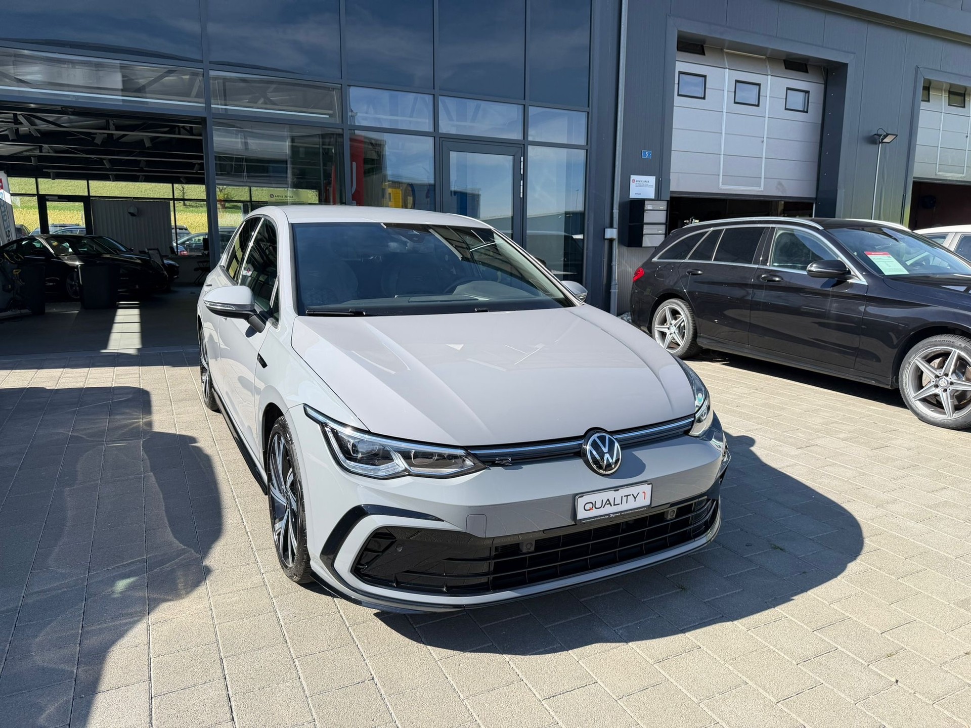 VW Golf 1.5 eTSI mHEV ACT R-Line DSG-image-2