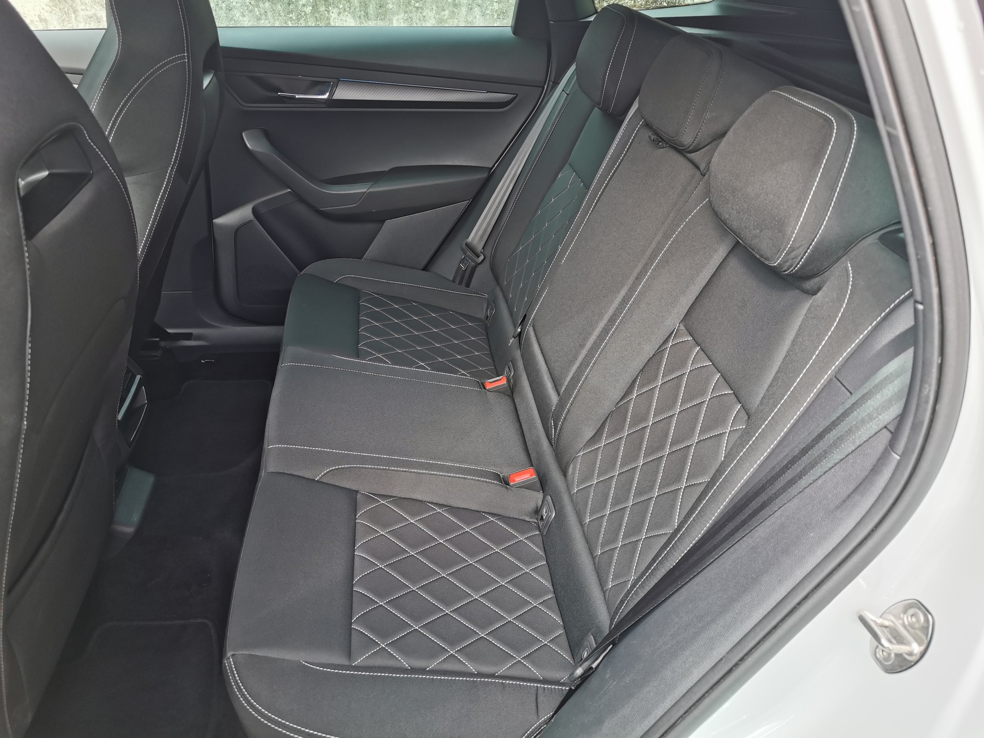 SKODA Karoq 2.0 TDI CR Sport Line 4x4 DSG-image-9