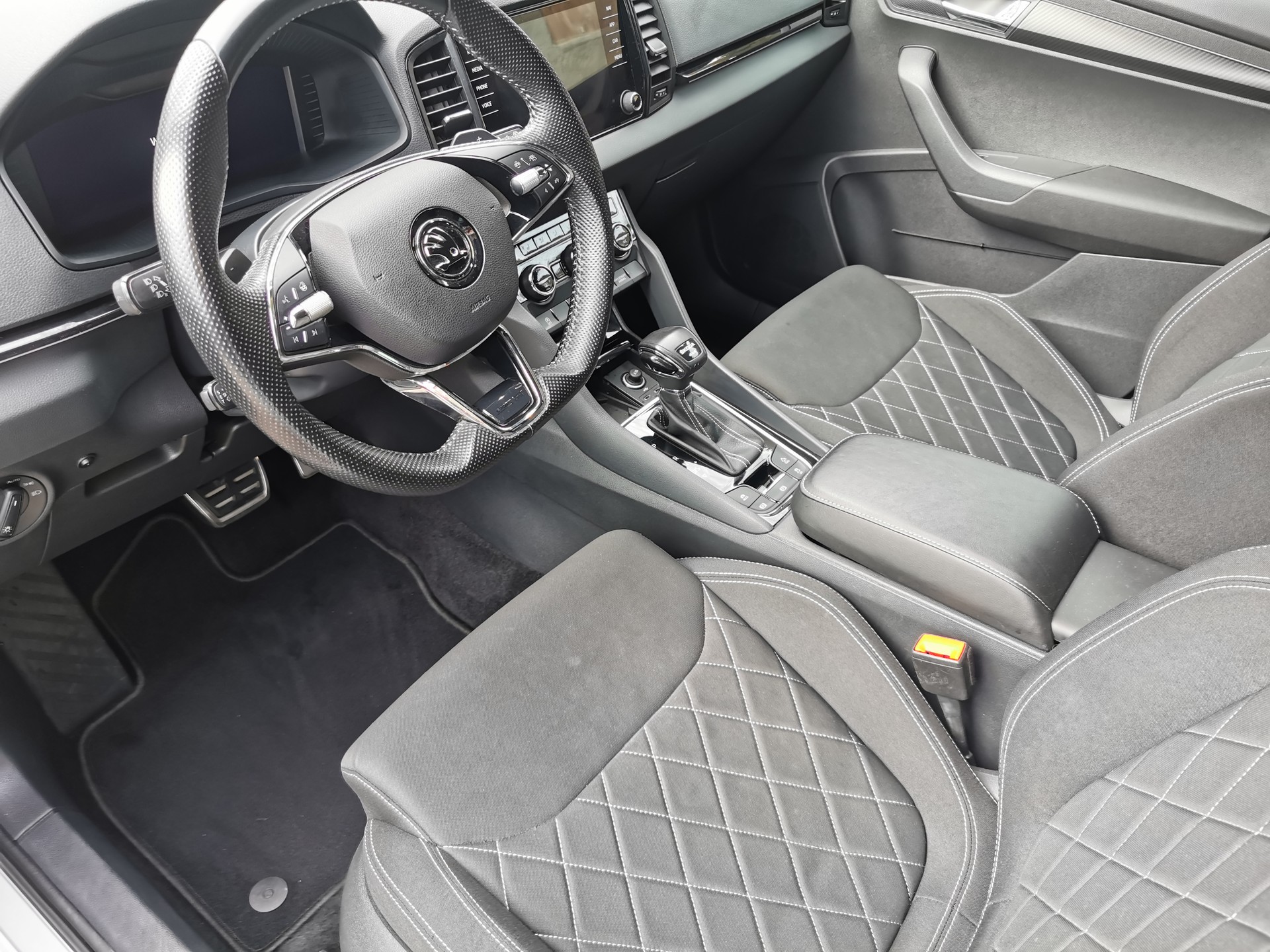SKODA Karoq 2.0 TDI CR Sport Line 4x4 DSG-image-5
