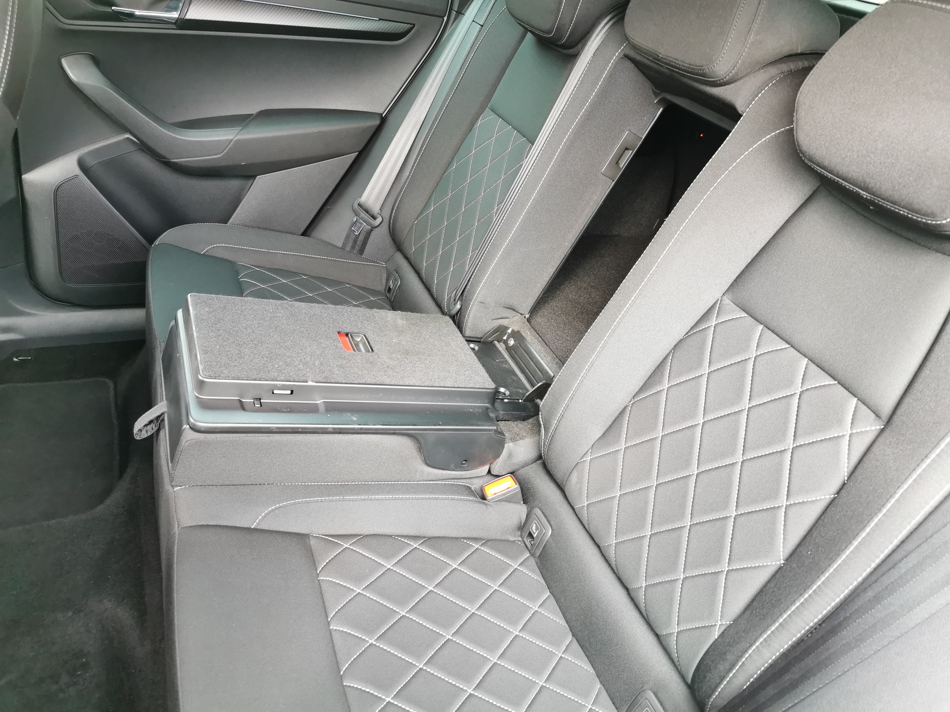 SKODA Karoq 2.0 TDI CR Sport Line 4x4 DSG-image-10