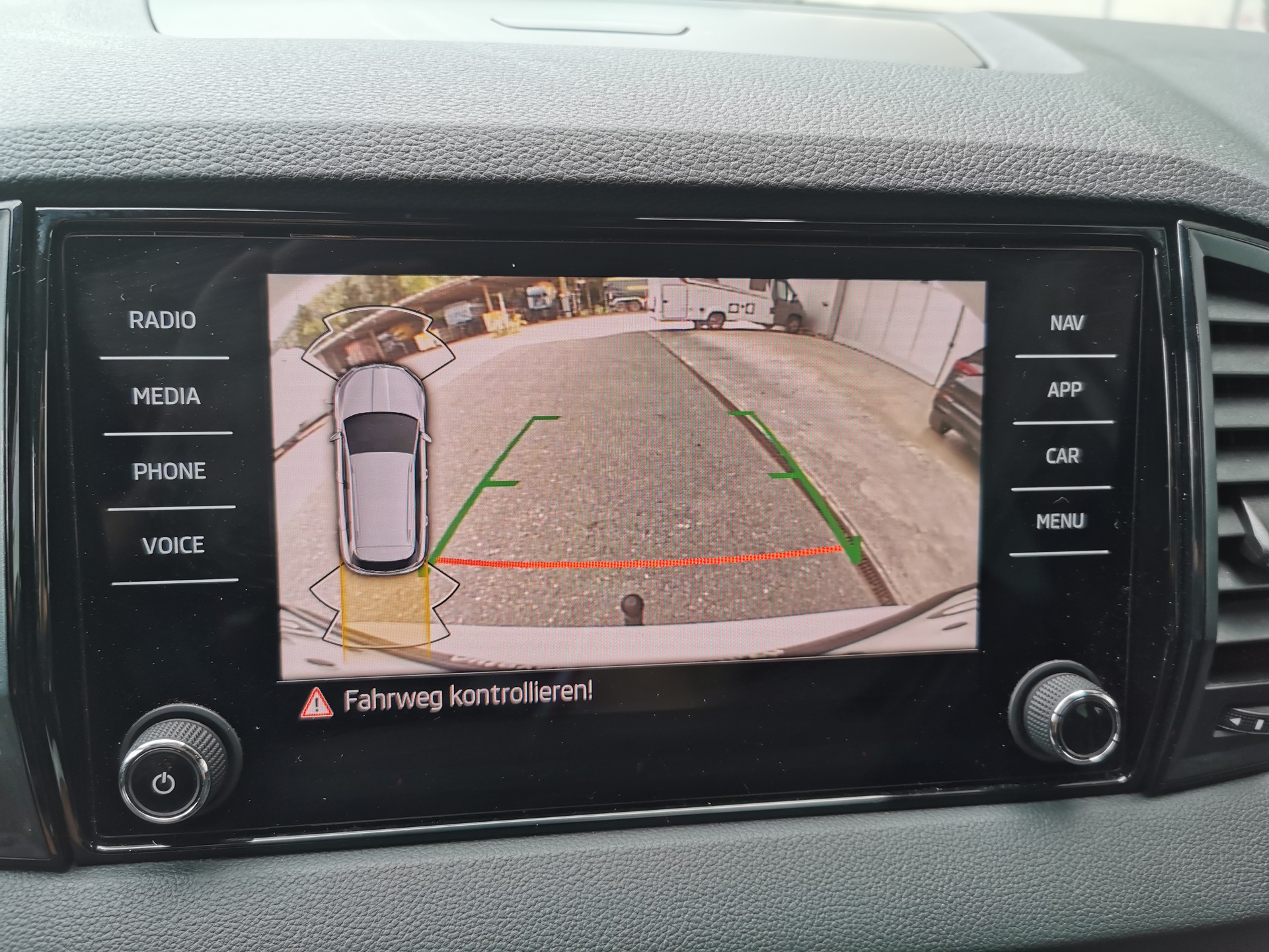 SKODA Karoq 2.0 TDI CR Sport Line 4x4 DSG-image-11