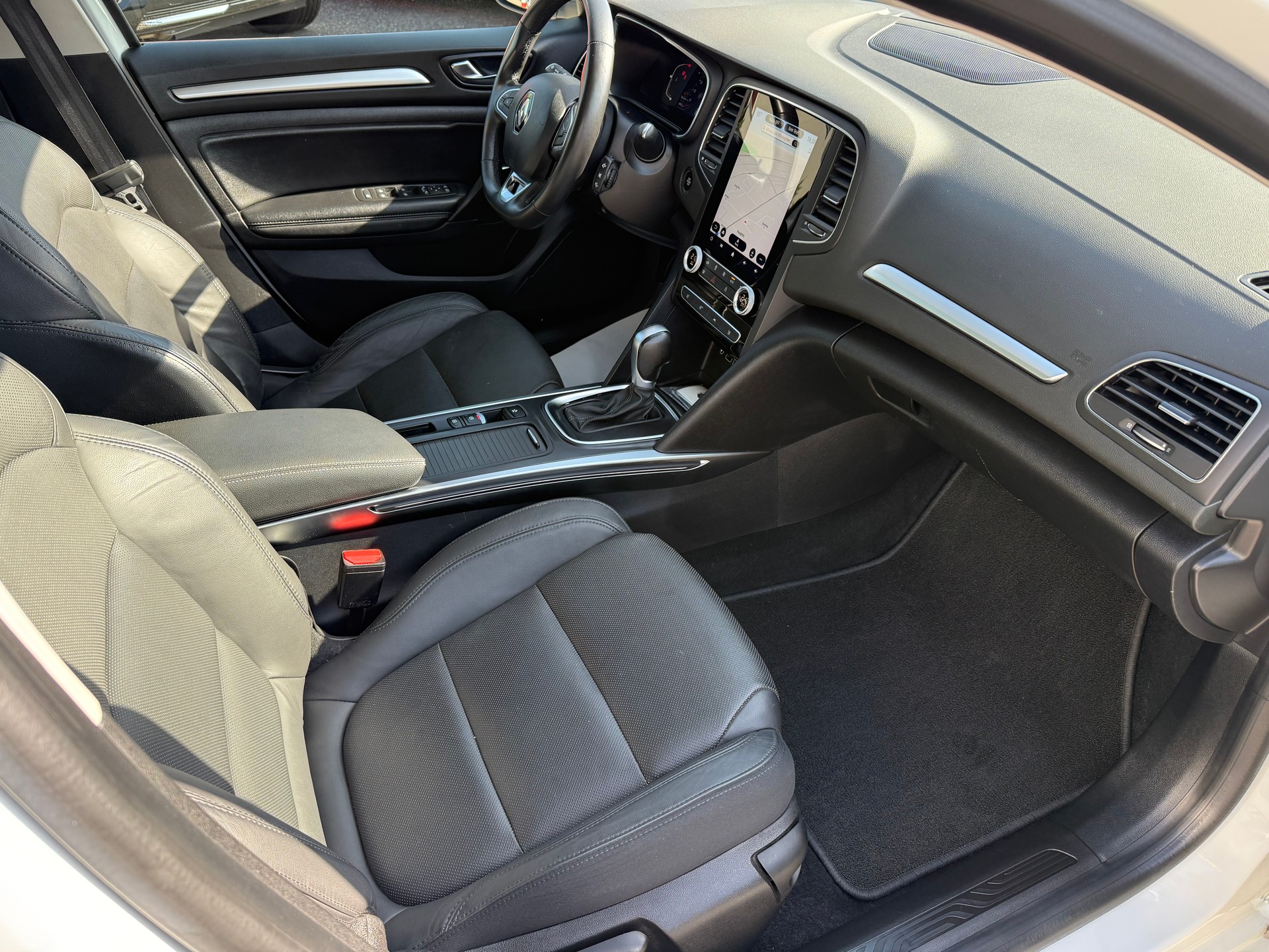 RENAULT Mégane Grandtour 1.3 16V Turbo Techno EDC-image-9