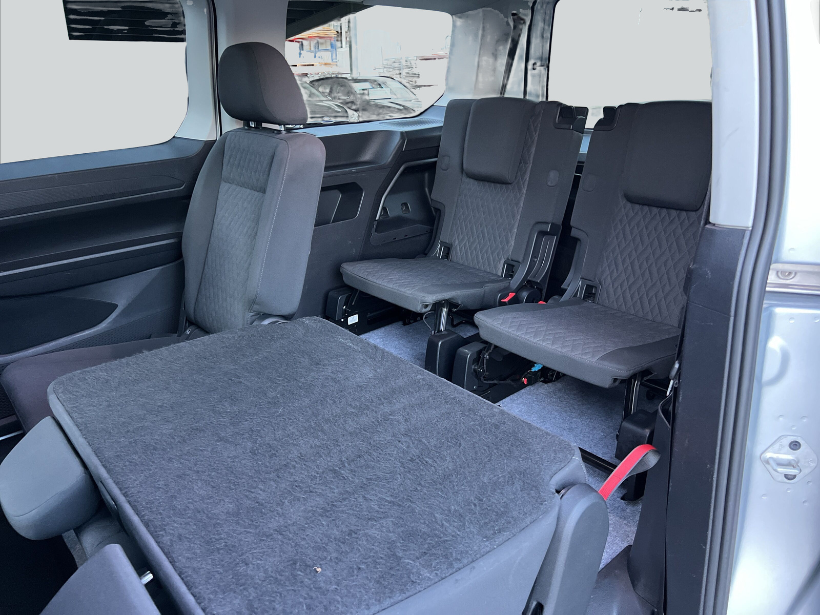 VW Caddy Maxi 2.0 TDI Life 4Motion-image-17