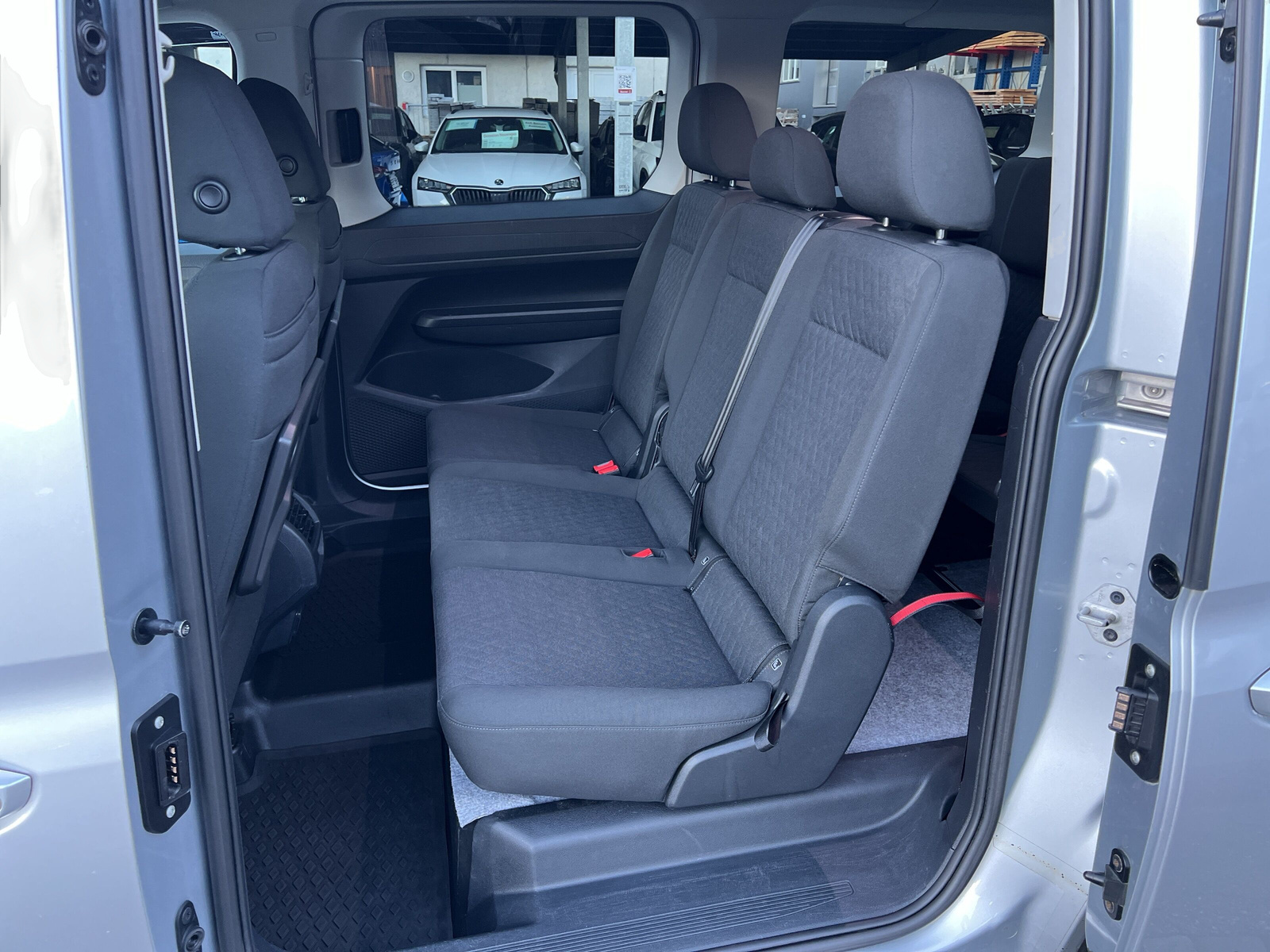 VW Caddy Maxi 2.0 TDI Life 4Motion-image-12