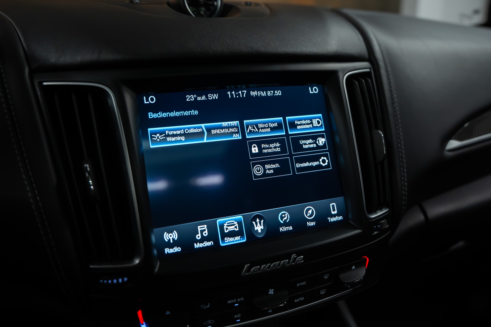 MASERATI Levante S 3.0 V6 Automatica *CH-Fahrzeug*Panorama*Fahrassist*360°*Alcantara*-image-29