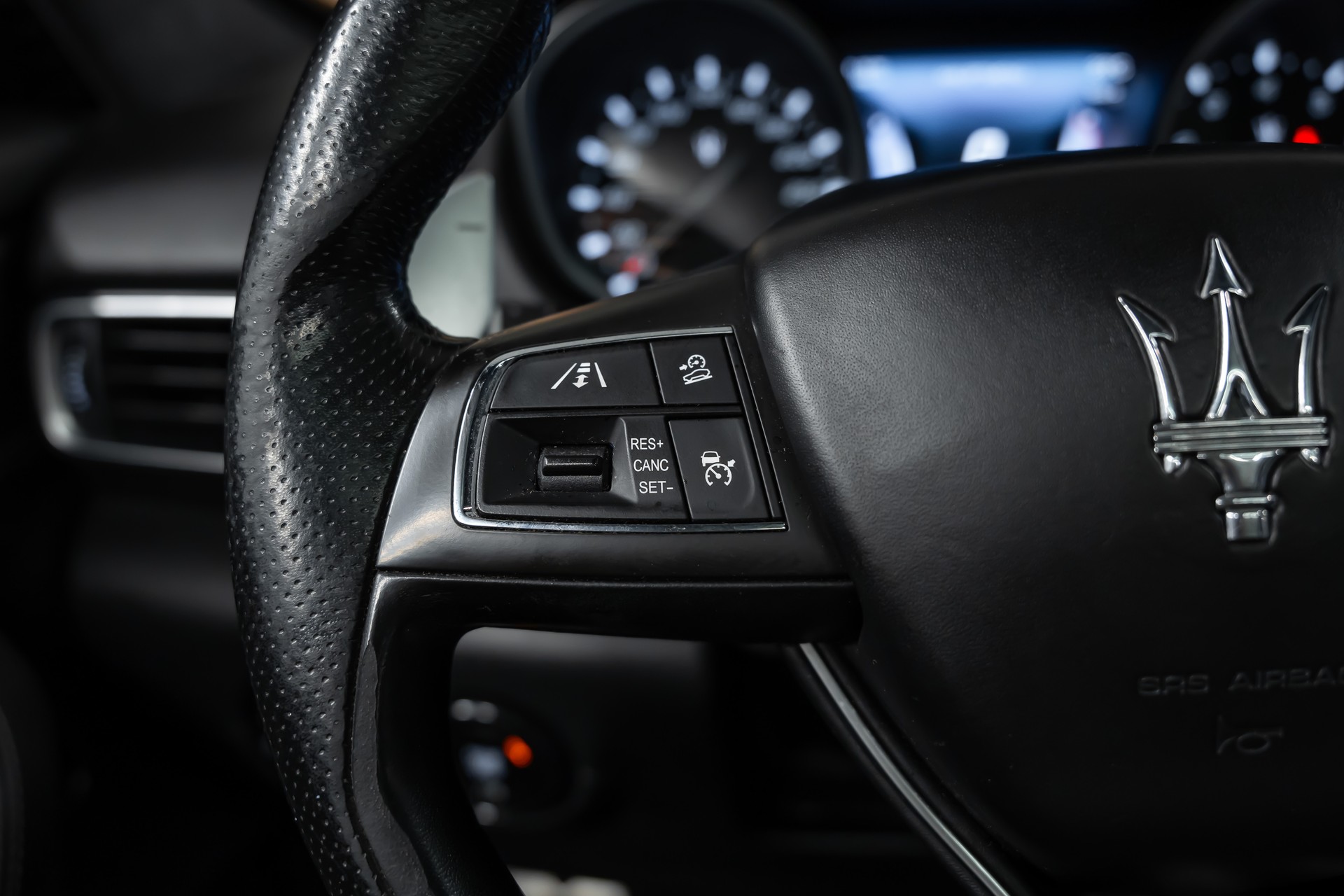MASERATI Levante S 3.0 V6 Automatica *CH-Fahrzeug*Panorama*Fahrassist*360°*Alcantara*-image-22