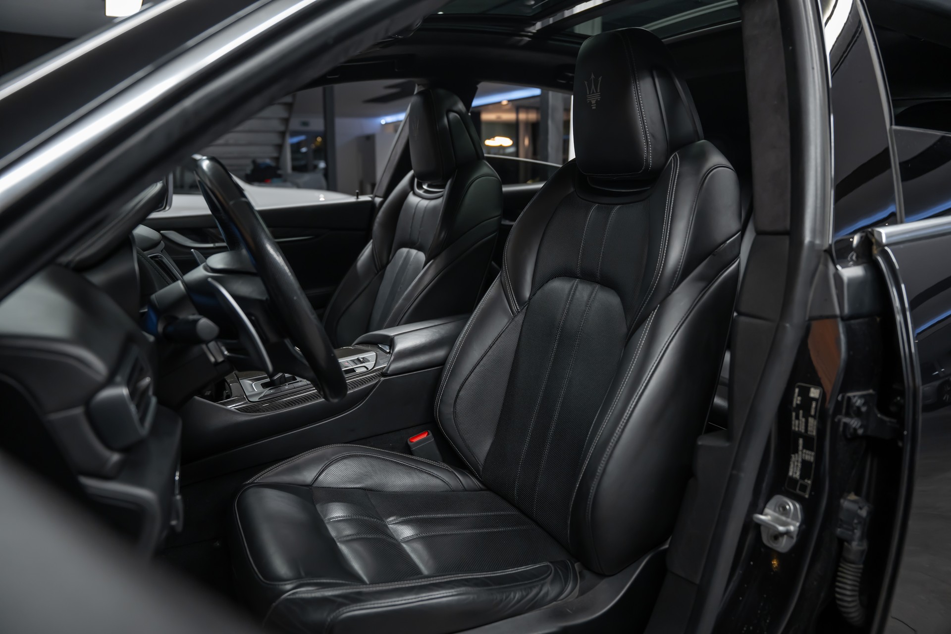 MASERATI Levante S 3.0 V6 Automatica *CH-Fahrzeug*Panorama*Fahrassist*360°*Alcantara*-image-13