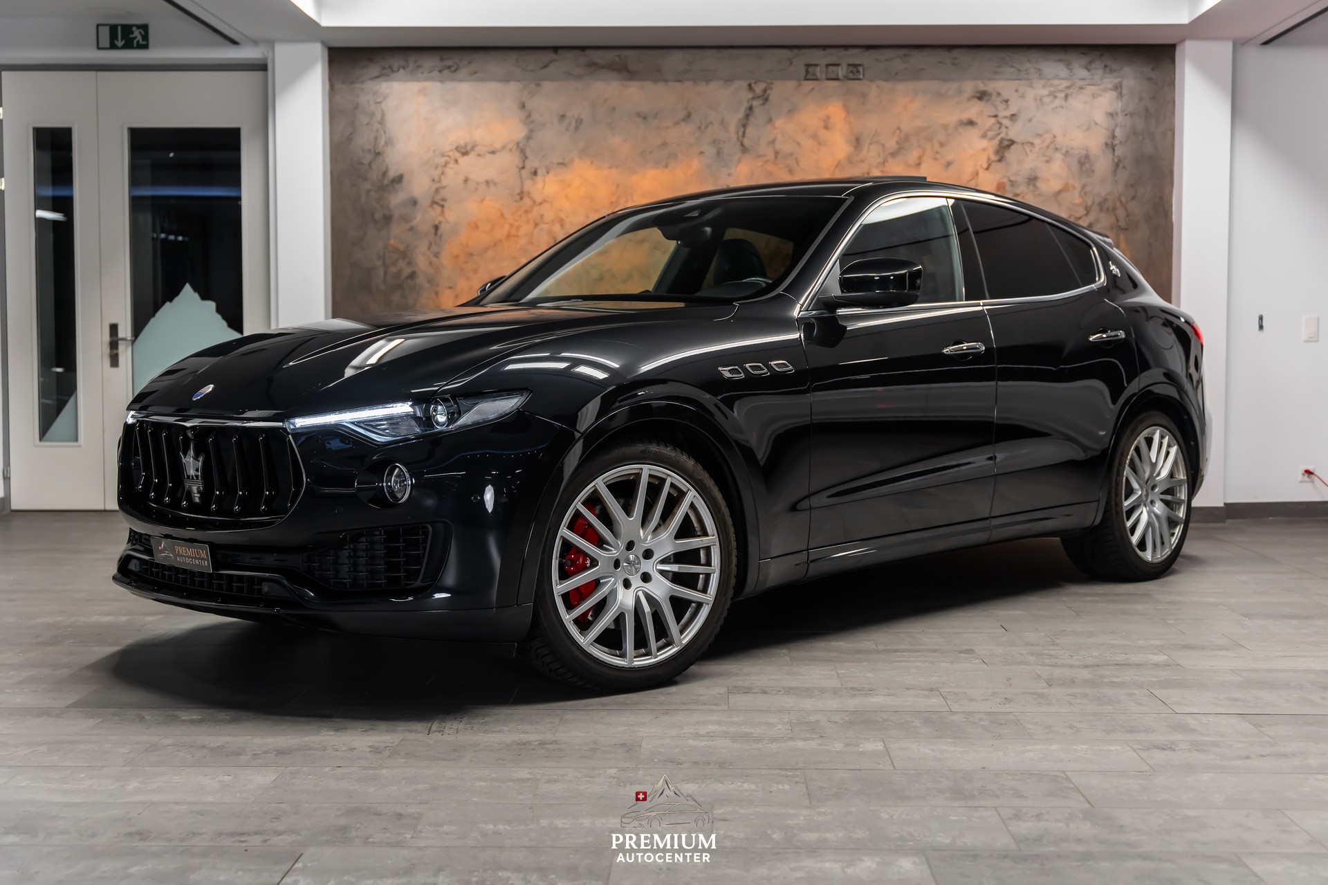 MASERATI Levante S 3.0 V6 Automatica *CH-Fahrzeug*Panorama*Fahrassist*360°*Alcantara*-image-0