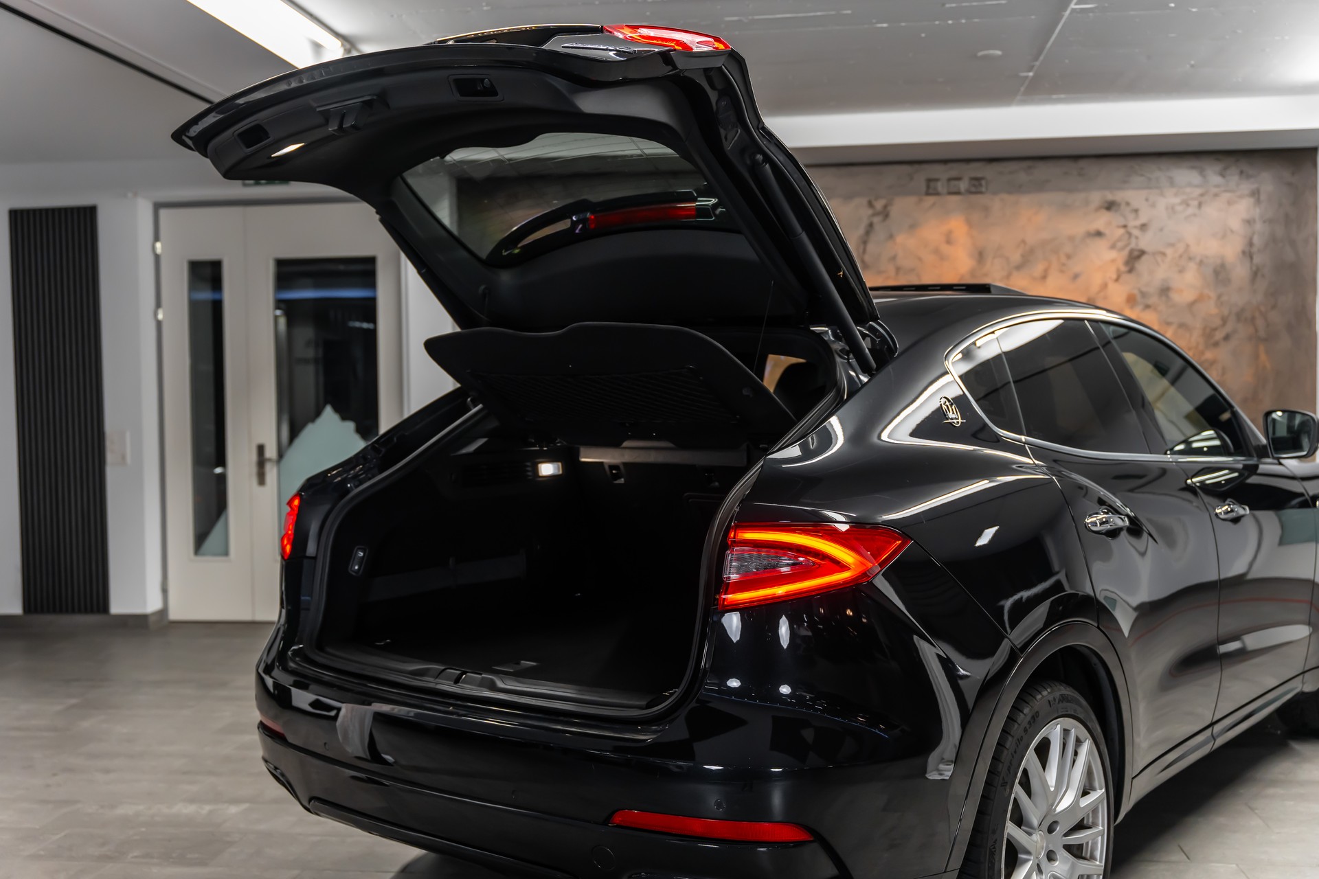 MASERATI Levante S 3.0 V6 Automatica *CH-Fahrzeug*Panorama*Fahrassist*360°*Alcantara*-image-7