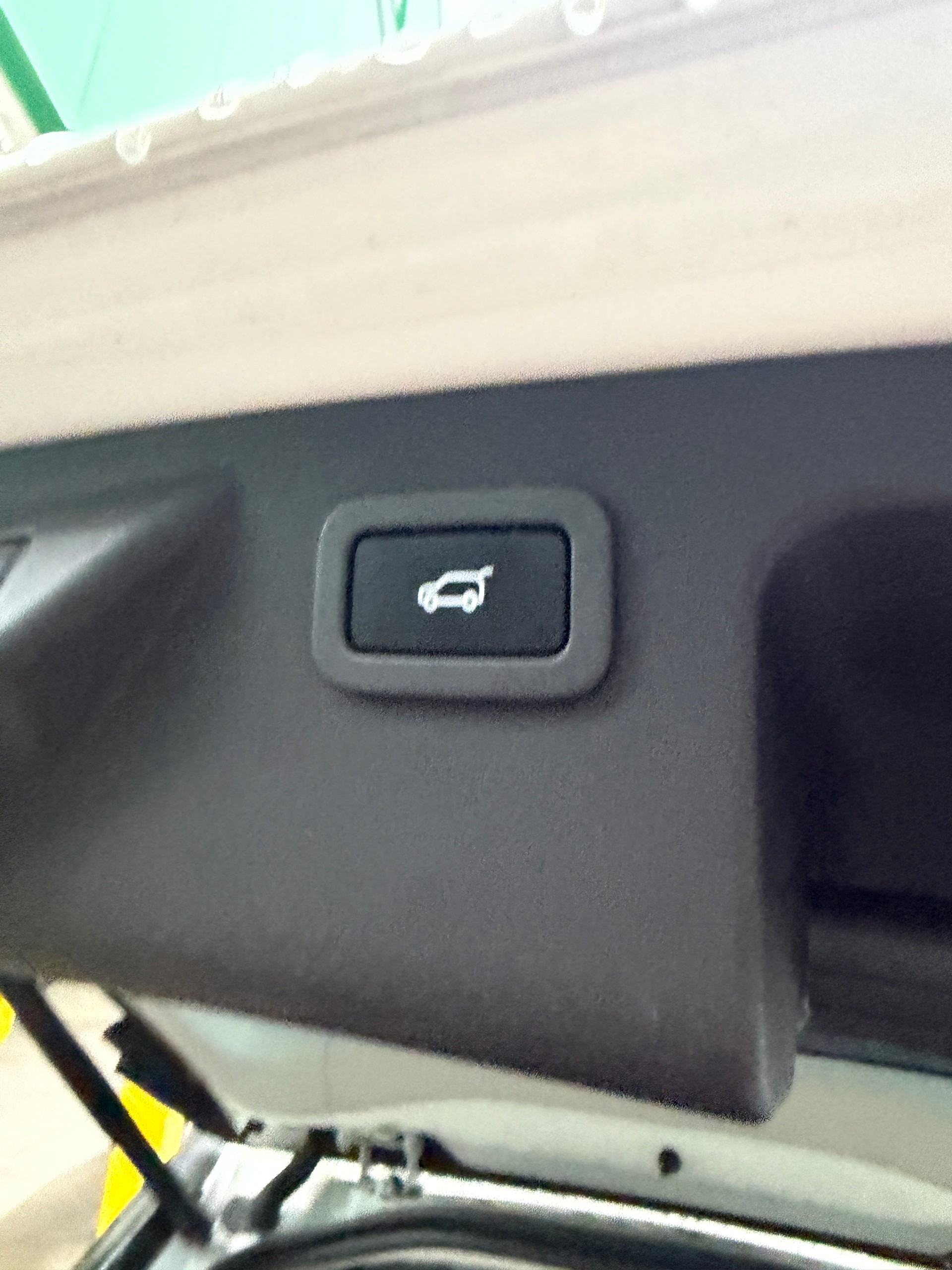 LAND ROVER Discovery Sport 2.0 TD4 Pure AT9-image-15