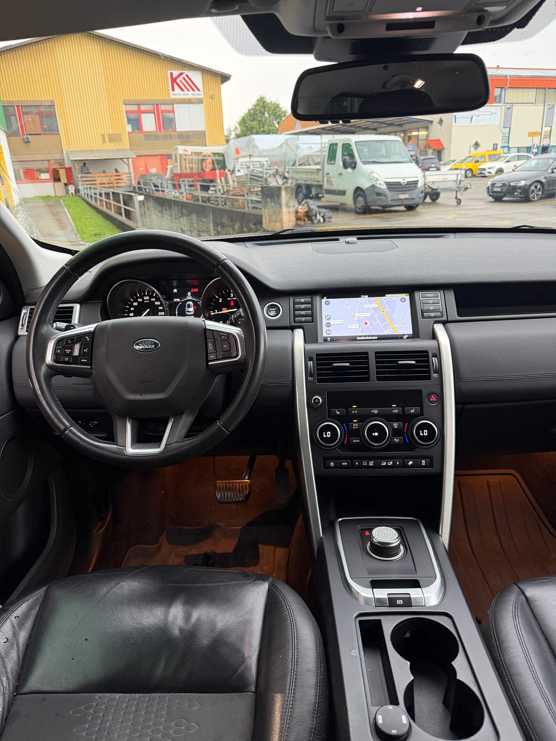 LAND ROVER Discovery Sport 2.0 TD4 Pure AT9-image-9