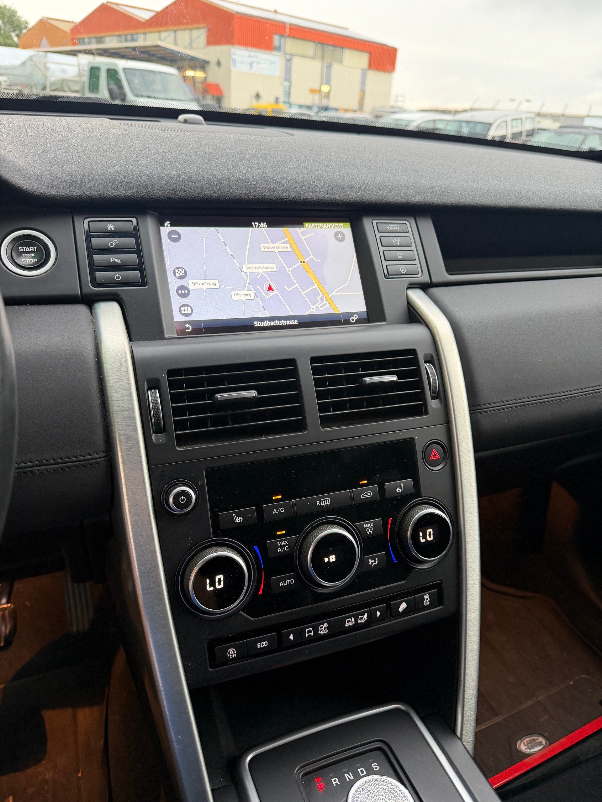 LAND ROVER Discovery Sport 2.0 TD4 Pure AT9-image-10