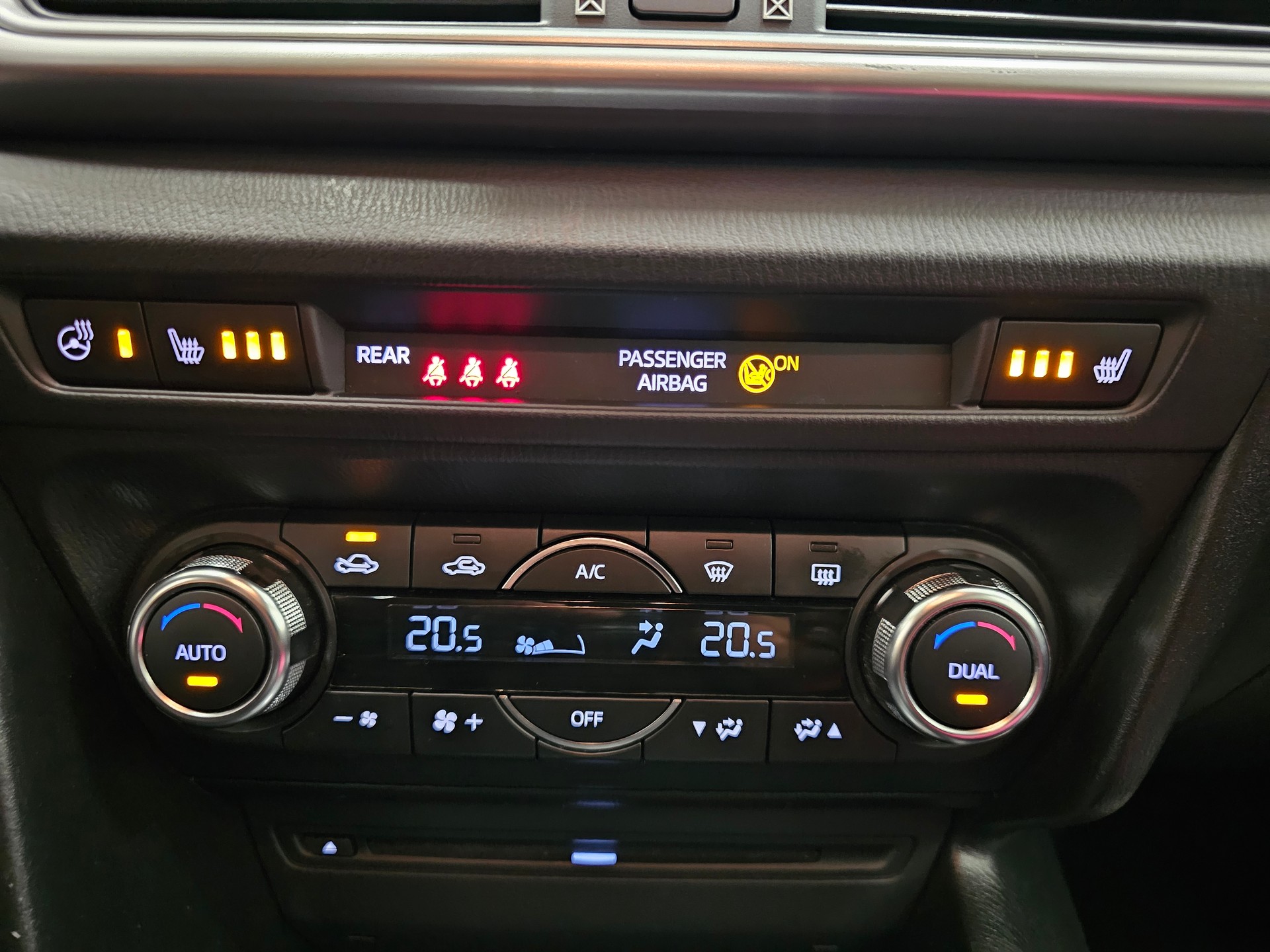 MAZDA 3 SKYACTIV-G 100 Ambition Plus-image-17