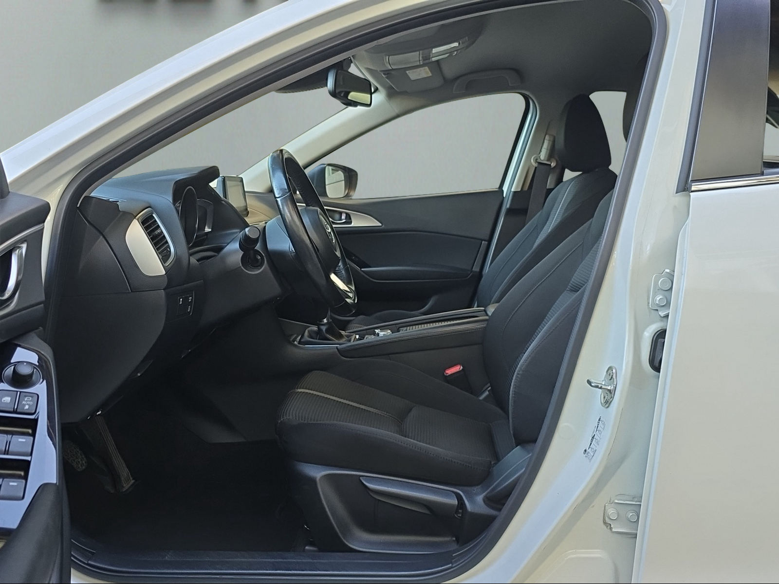 MAZDA 3 SKYACTIV-G 100 Ambition Plus-image-8