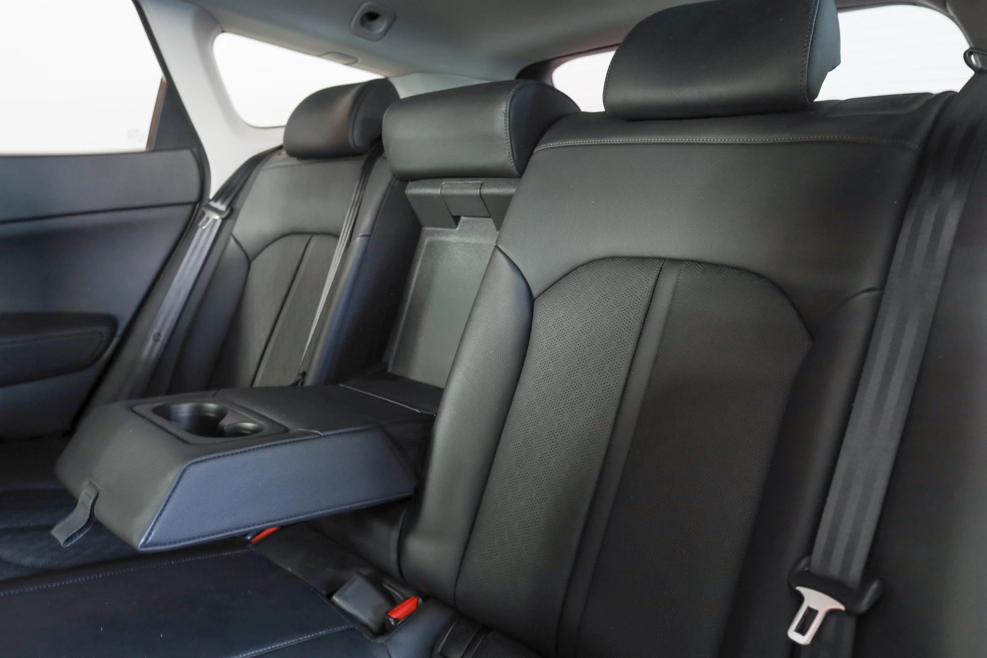 KIA Optima SW 2.0 T-GDI Plug-in Hybrid Automat Caméra 360° / Sièges ventilés / Attelage-image-12