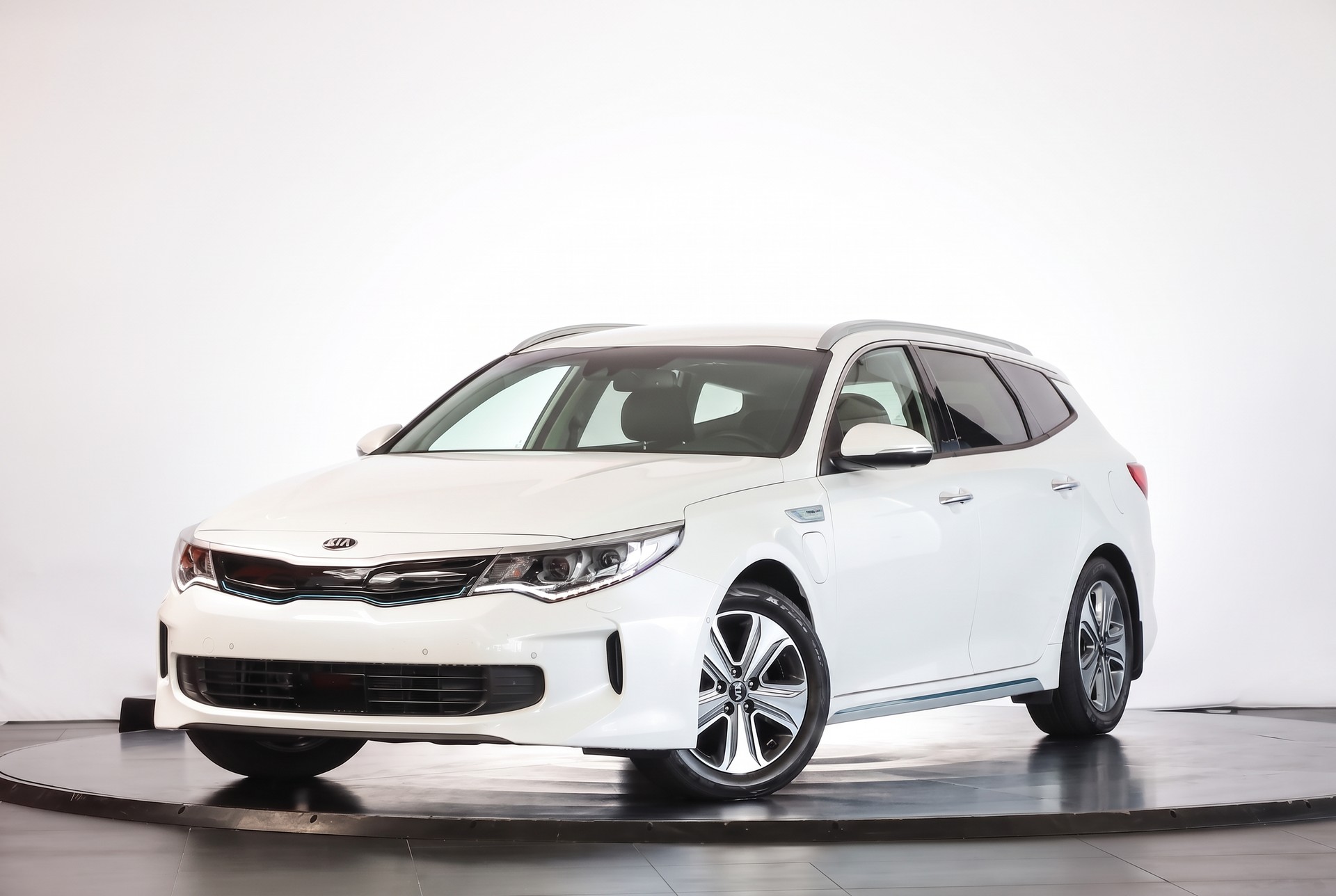KIA Optima SW 2.0 T-GDI Plug-in Hybrid Automat Caméra 360° / Sièges ventilés / Attelage-showroom-element-3