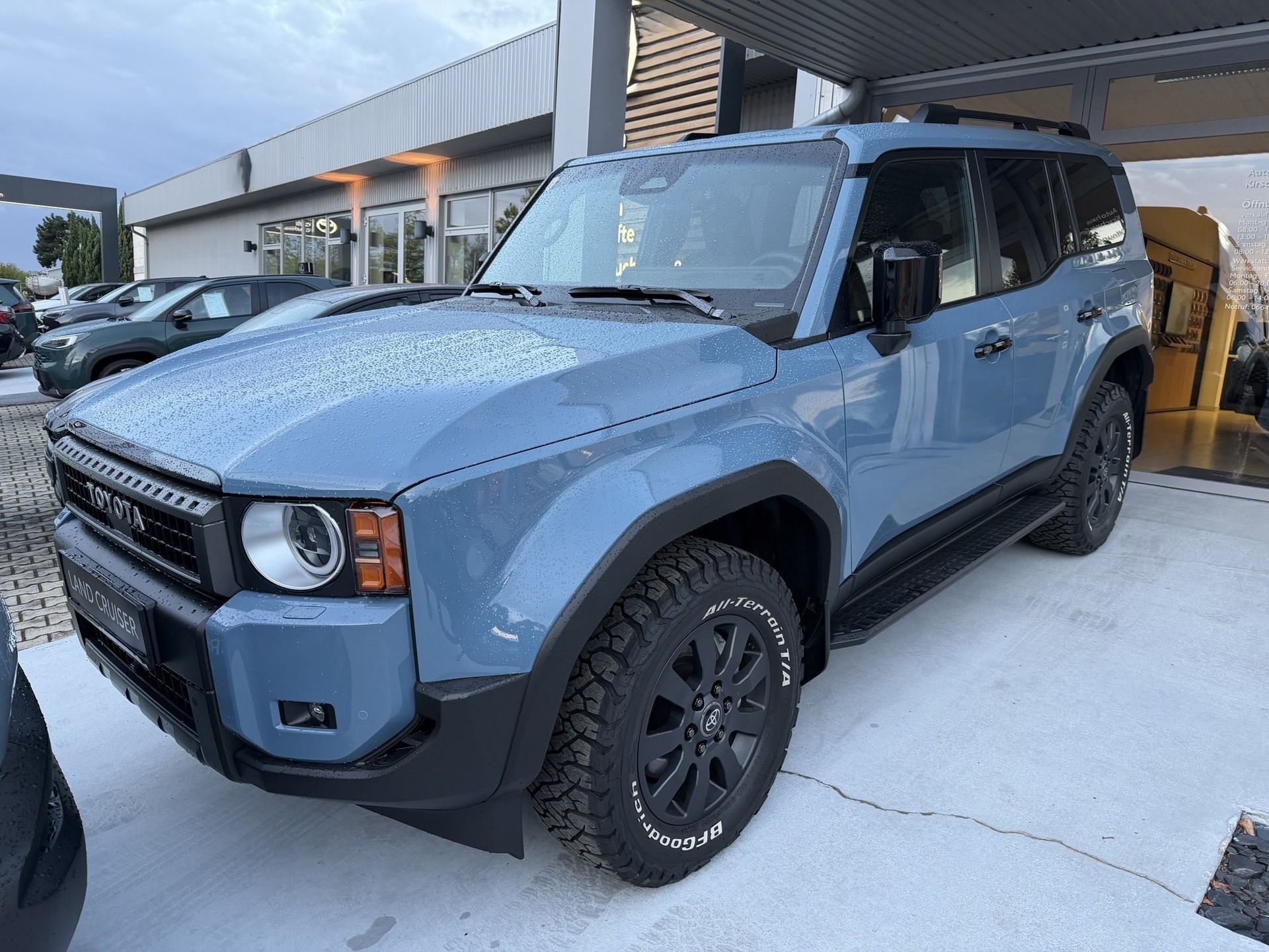 TOYOTA Land Cruiser 2.8TD Swiss Edition mit Allterrainreifen + AHK-image-0