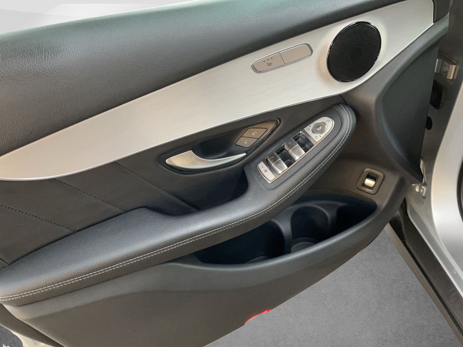 MERCEDES-BENZ GLC 220 d AMG Line 4m-image-11
