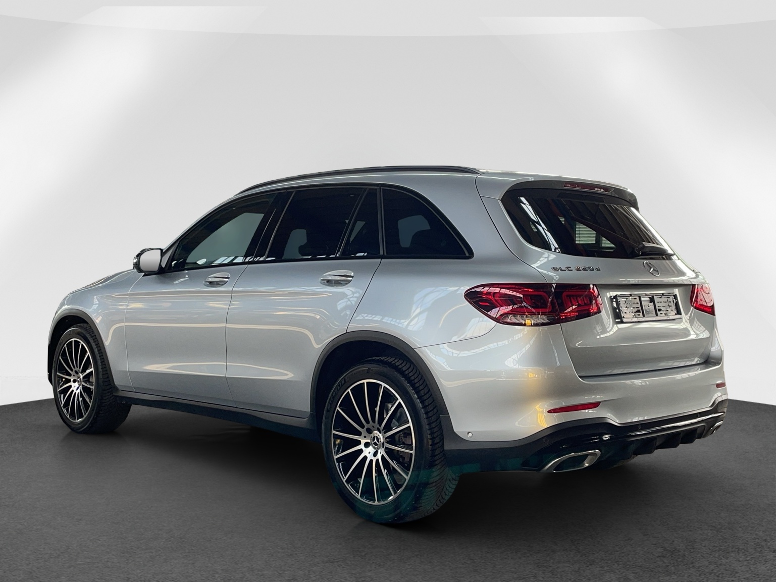 MERCEDES-BENZ GLC 220 d AMG Line 4m-image-4