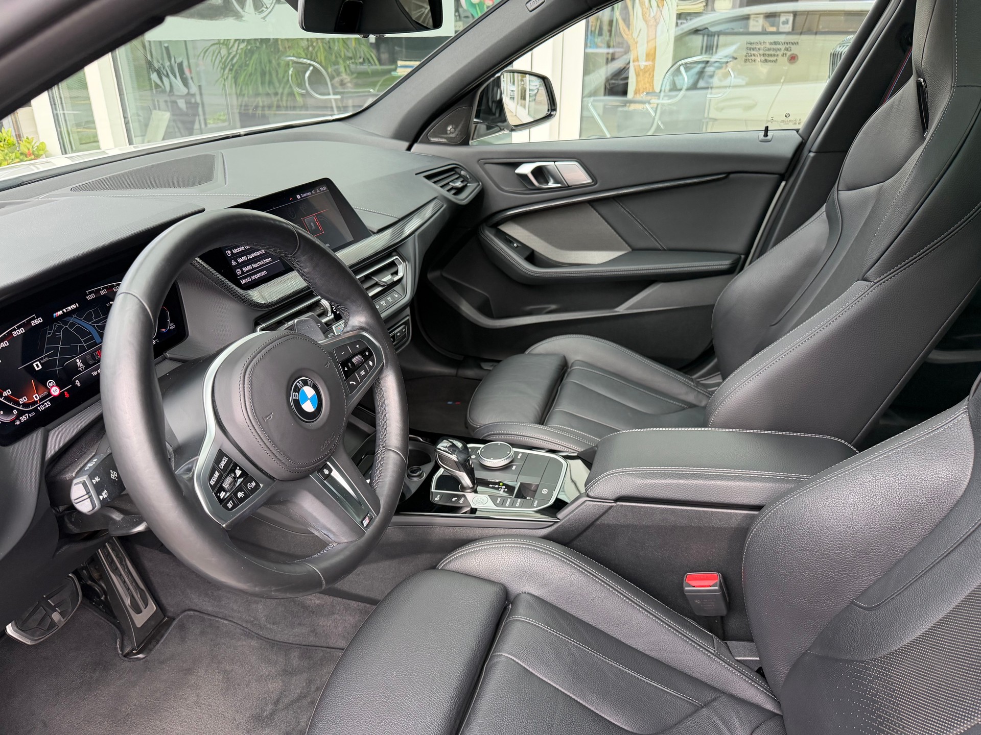BMW M135i xDrive Steptronic-image-7